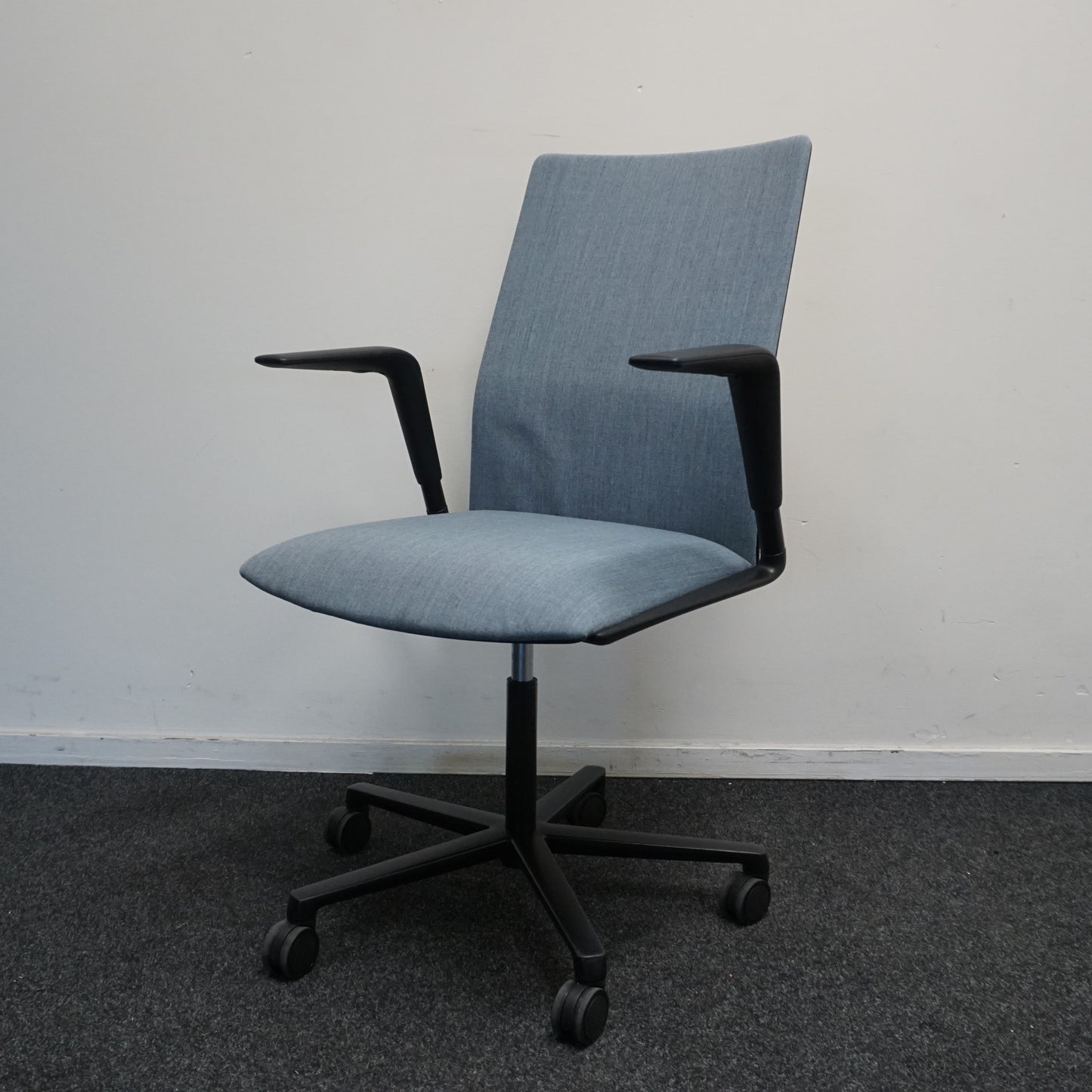 Arper Kinesit Vergaderstoel | Blauw