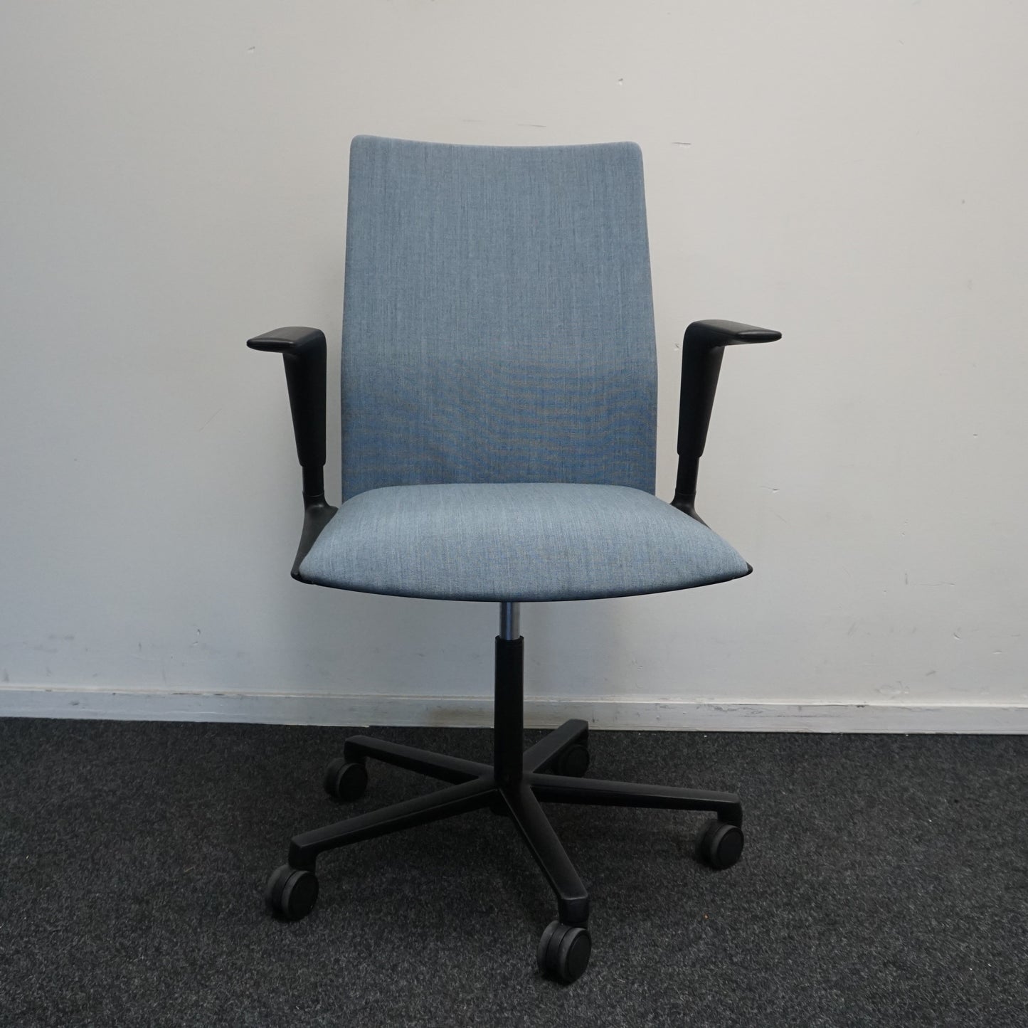 Arper Kinesit Vergaderstoel | Blauw