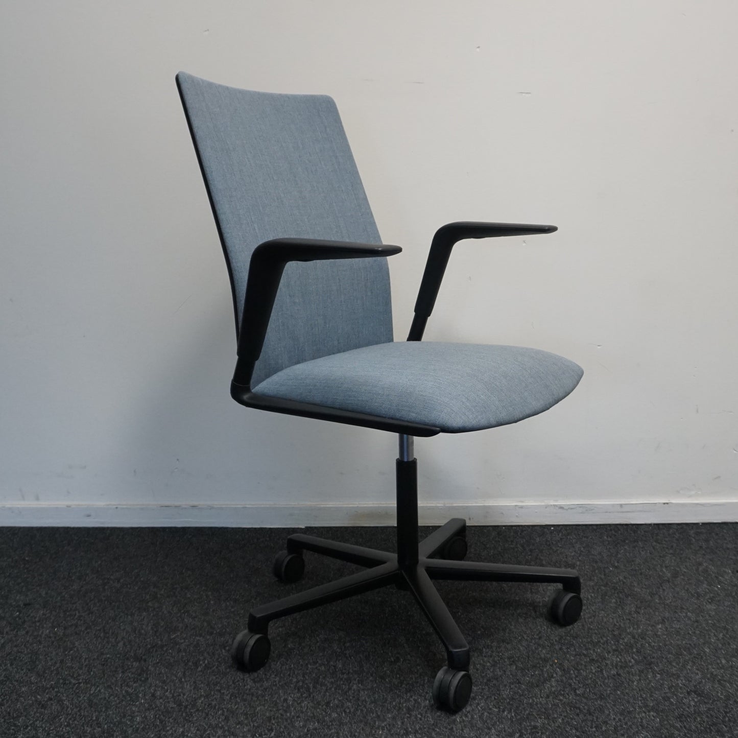 Arper Kinesit Vergaderstoel | Blauw