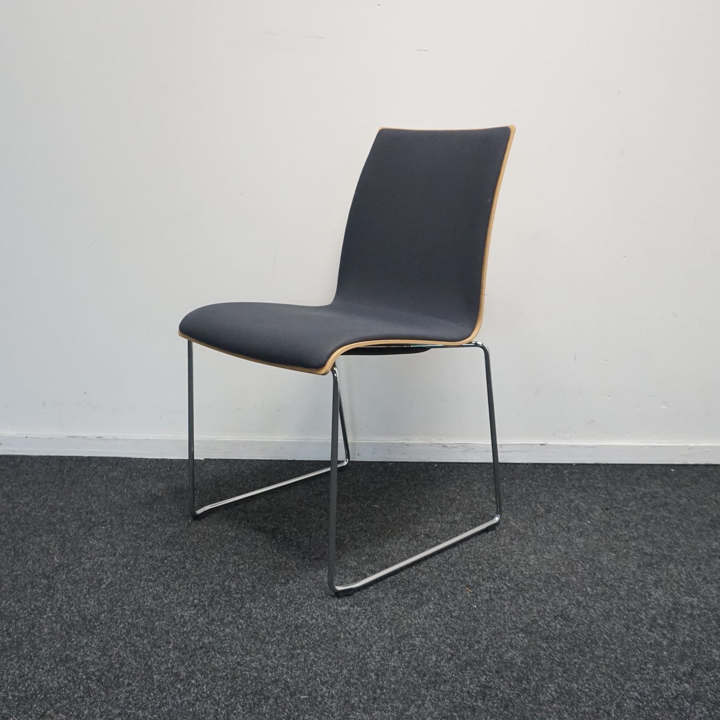 Brunner Vergaderstoel | Stof | Hout | Grijs