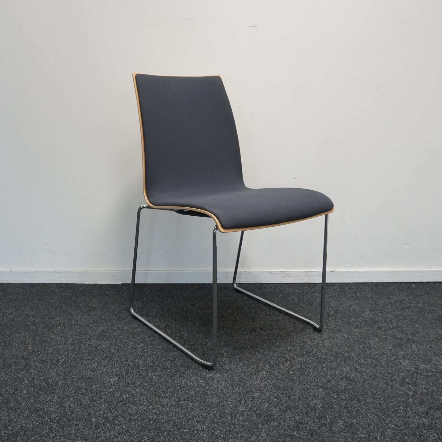 Brunner Vergaderstoel | Stof | Hout | Grijs