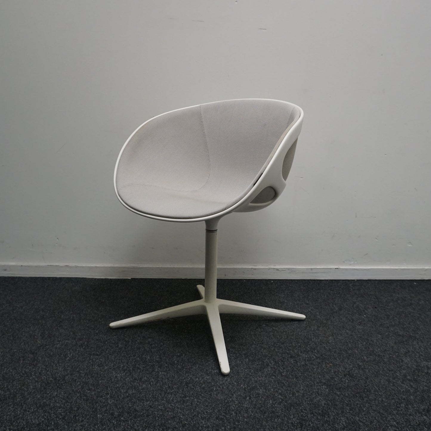 Fritz Hansen Rin Chair Design Stoel | Beige | Draaibaar