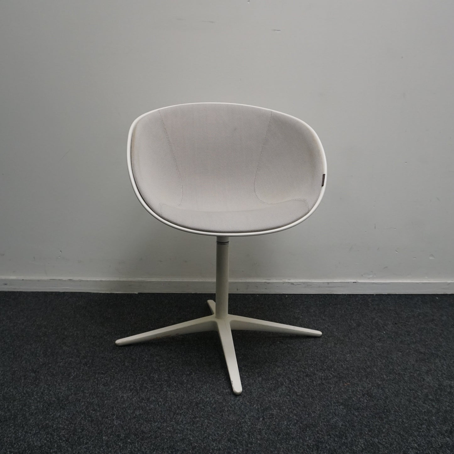 Fritz Hansen Rin Chair Design Stoel | Beige | Draaibaar
