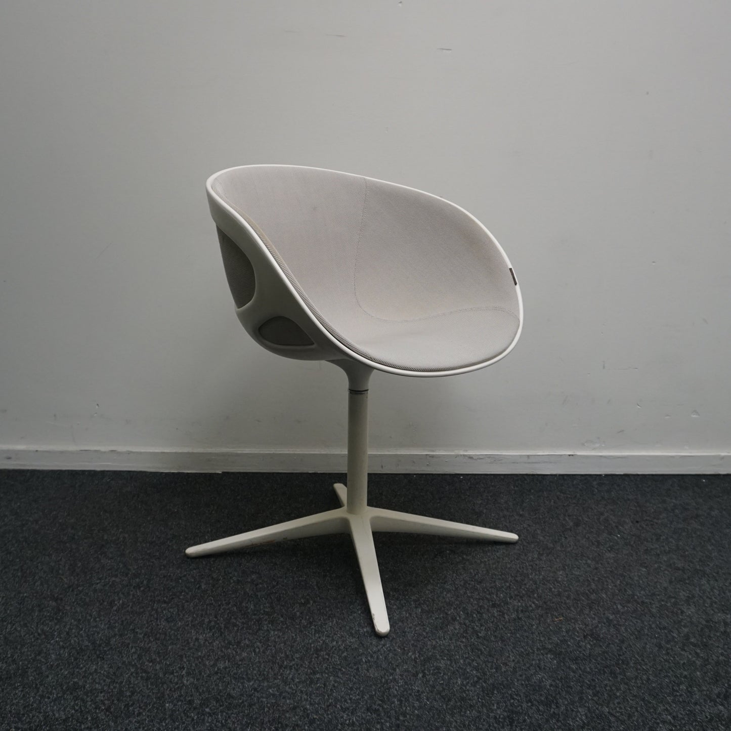 Fritz Hansen Rin Chair Design Stoel | Beige | Draaibaar