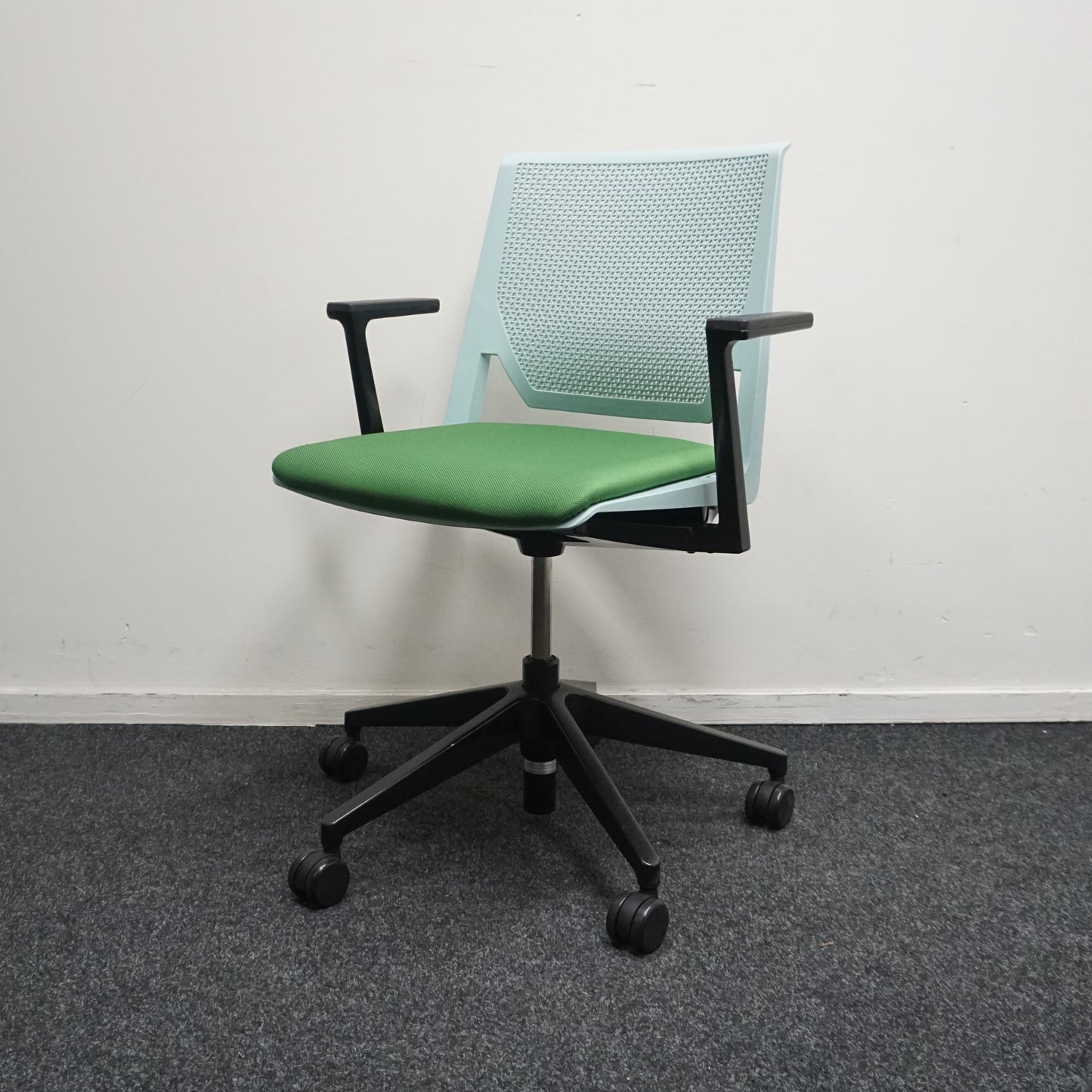 Haworth Comforto D6215 Vergaderstoel | Groen
