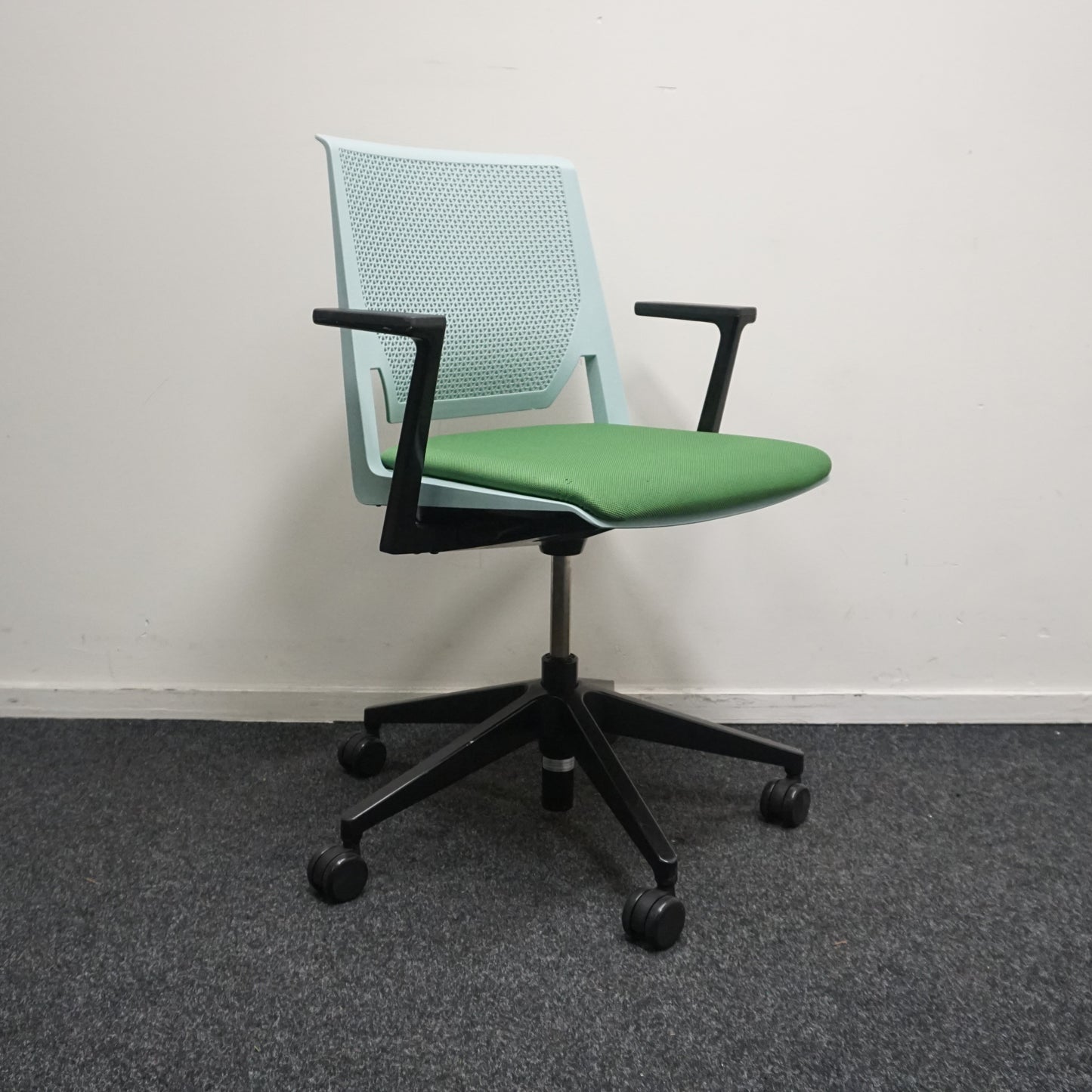 Haworth Comforto D6215 Vergaderstoel | Groen