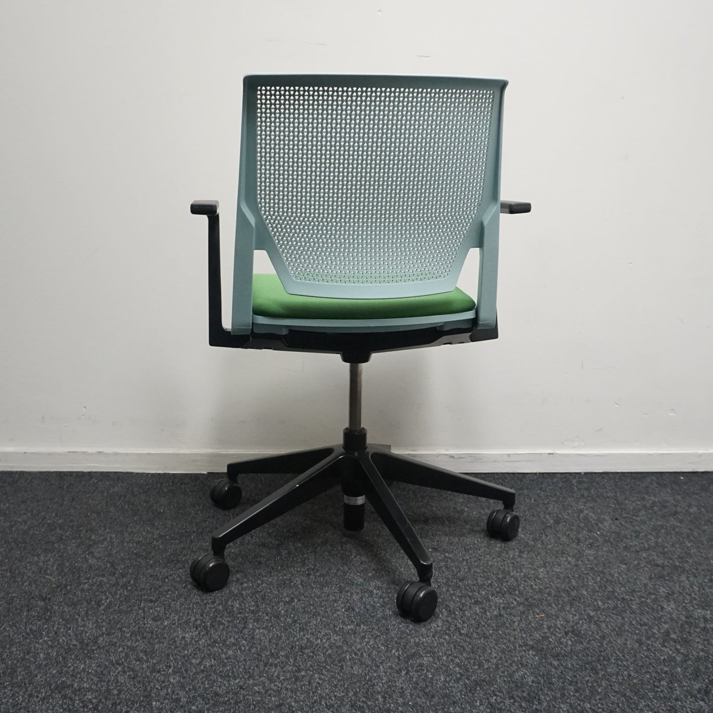 Haworth Comforto D6215 Vergaderstoel | Groen