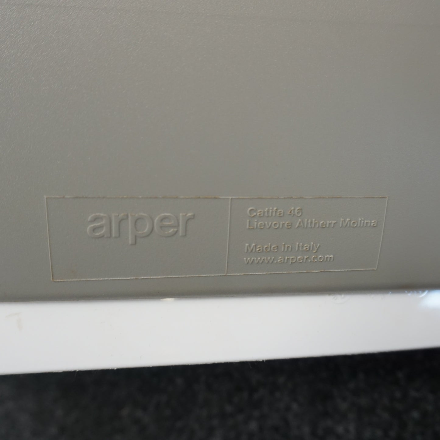 Arper Catifa 46 Design Stoel | Bruin / Wit | Gestoffeerd