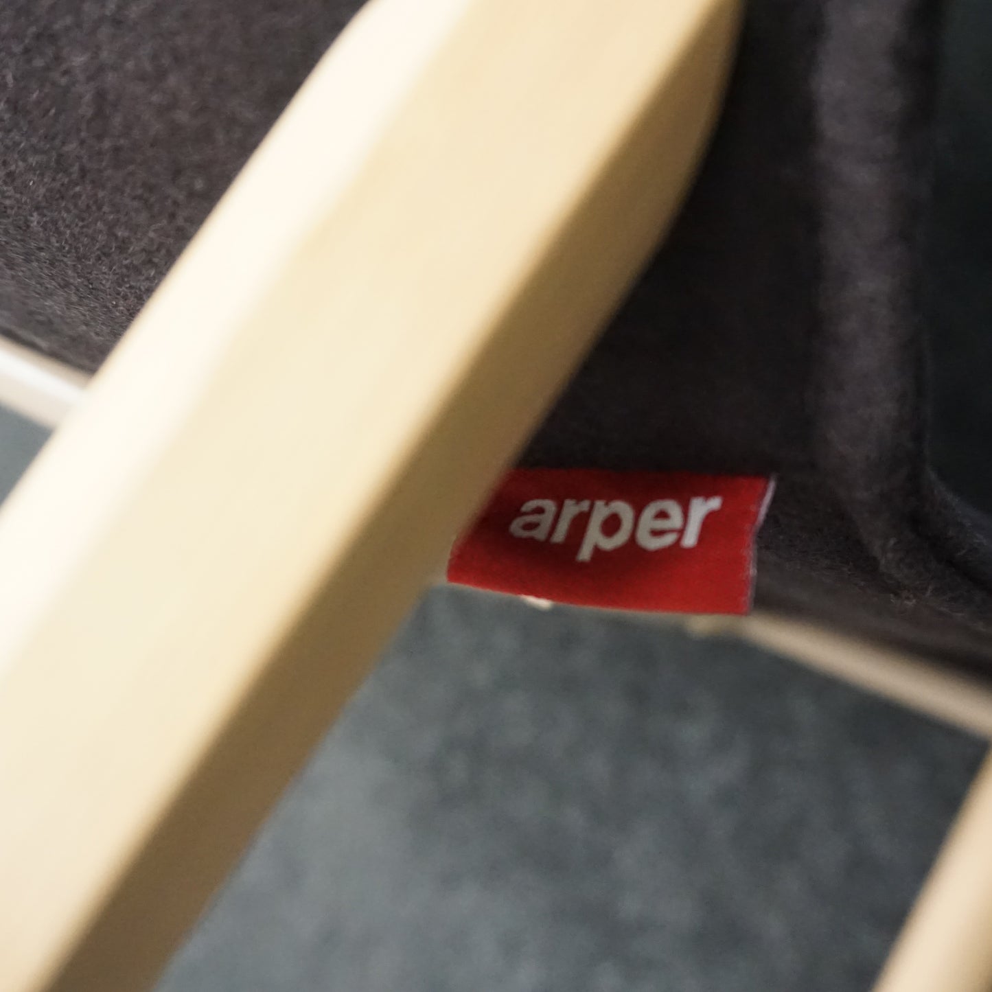 Arper Catifa 53 Design Stoel | Bruin | Gestoffeerd