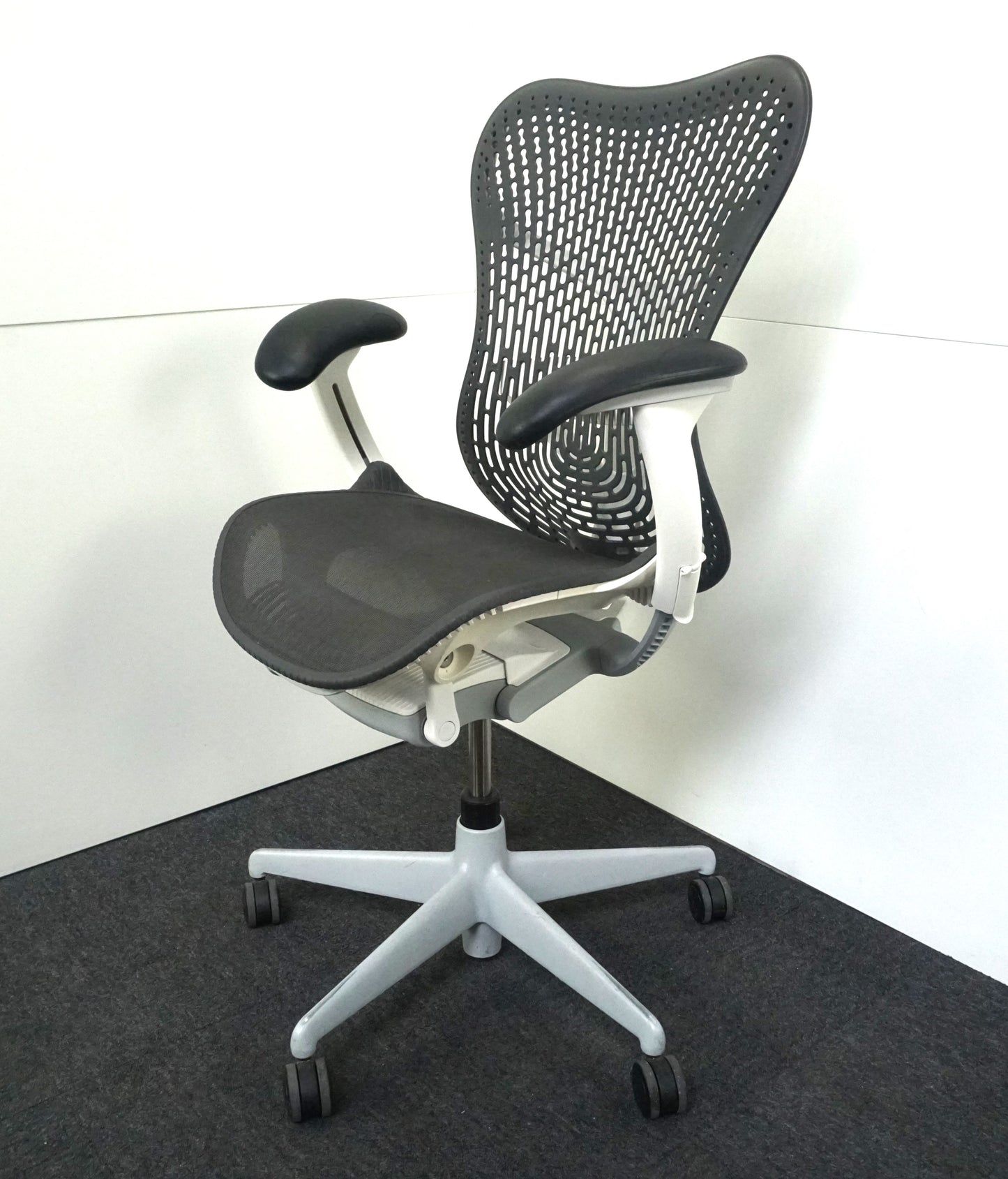 Herman Miller Mirra 2 Bureaustoel | Ergonomisch | Antraciet / Wit / Zwart