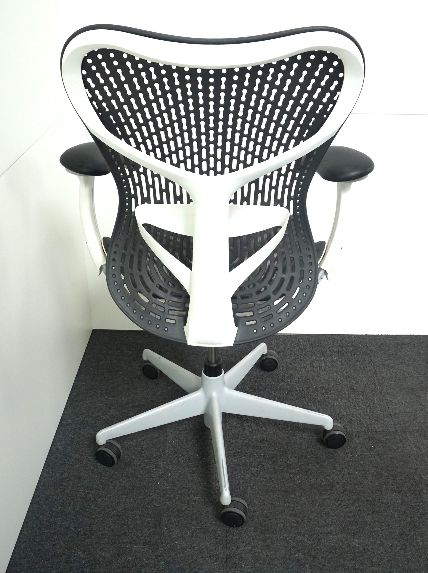 Herman Miller Mirra 2 Bureaustoel | Ergonomisch | Antraciet / Wit / Zwart
