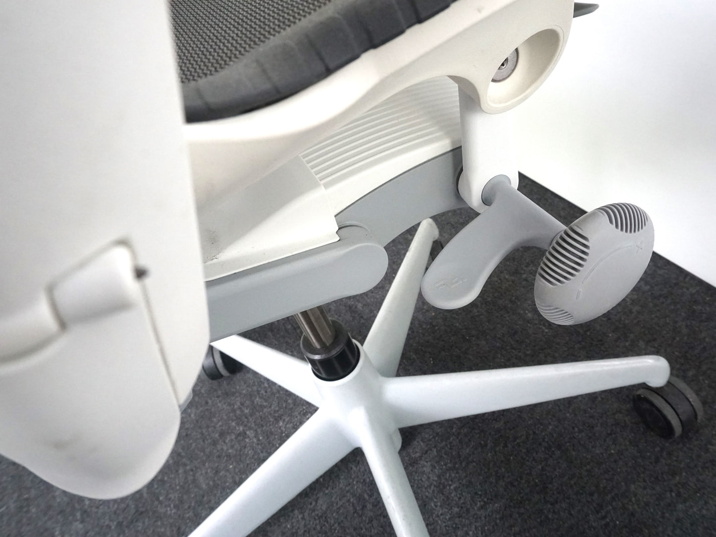 Herman Miller Mirra 2 Bureaustoel | Ergonomisch | Antraciet / Wit / Zwart