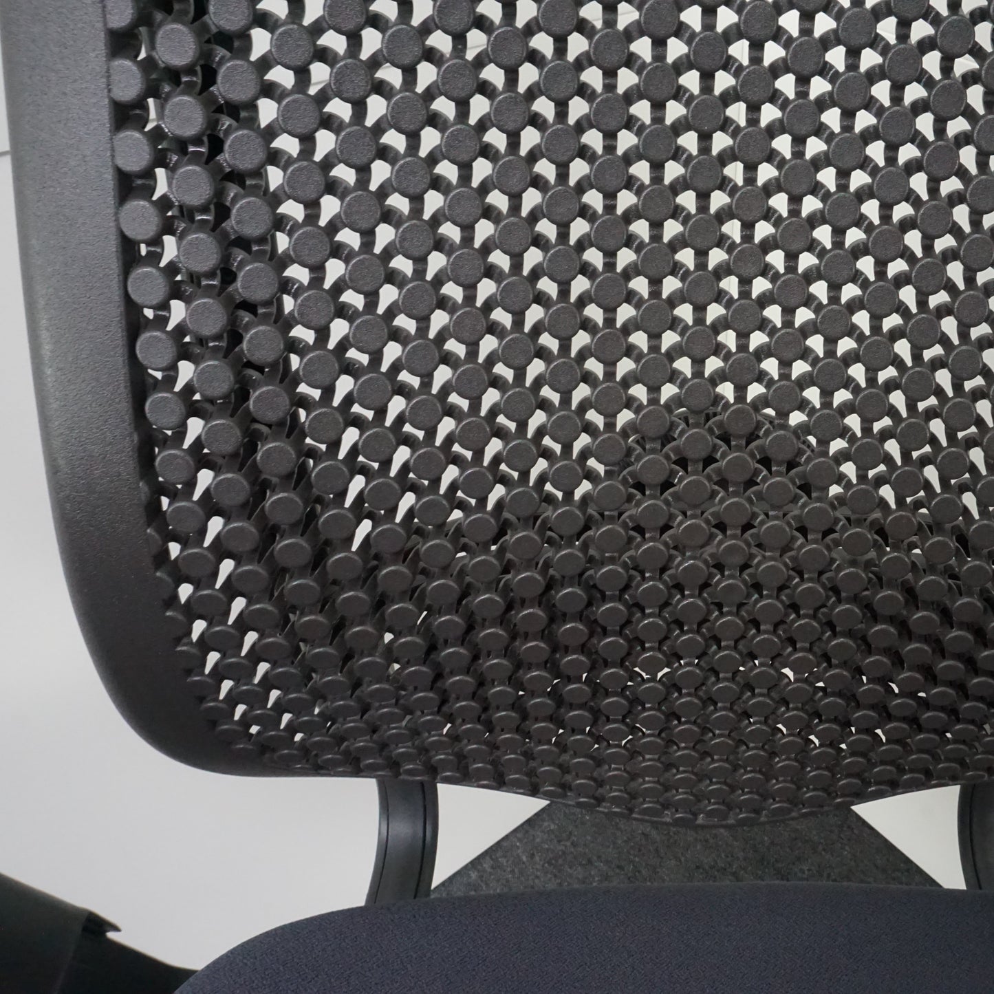 Herman Miller Celle Bureaustoel | Ergonomisch | Donkergrijs / Zwart
