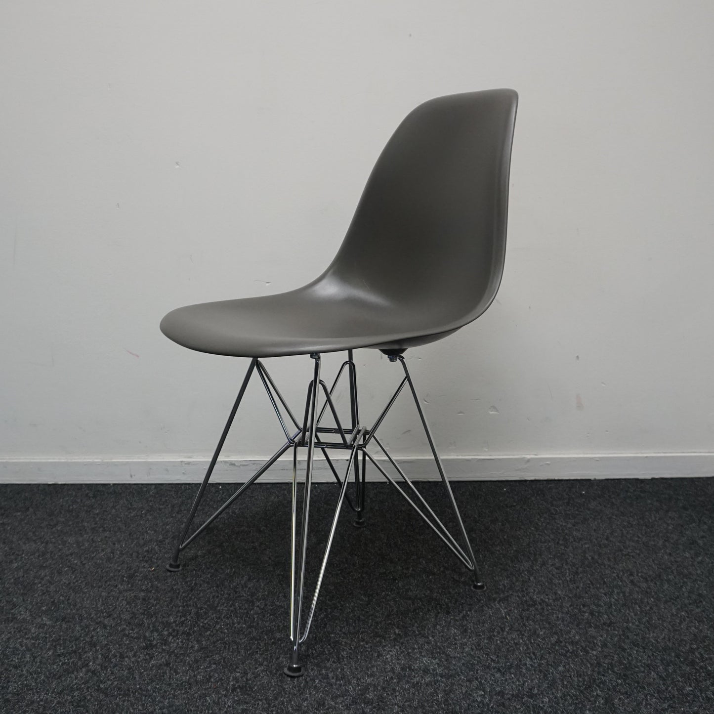 Vitra Eames DSR Design Stoel | Antraciet