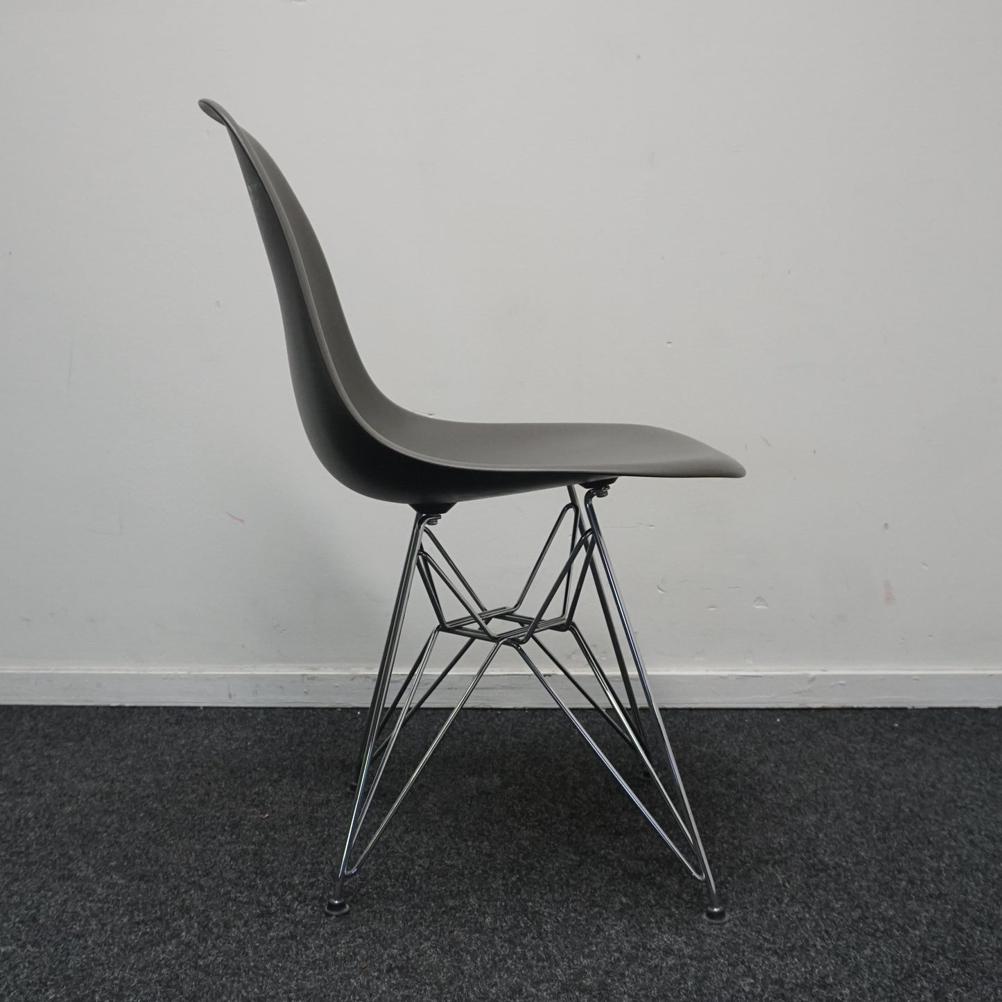 Vitra Eames DSR Design Stoel | Antraciet