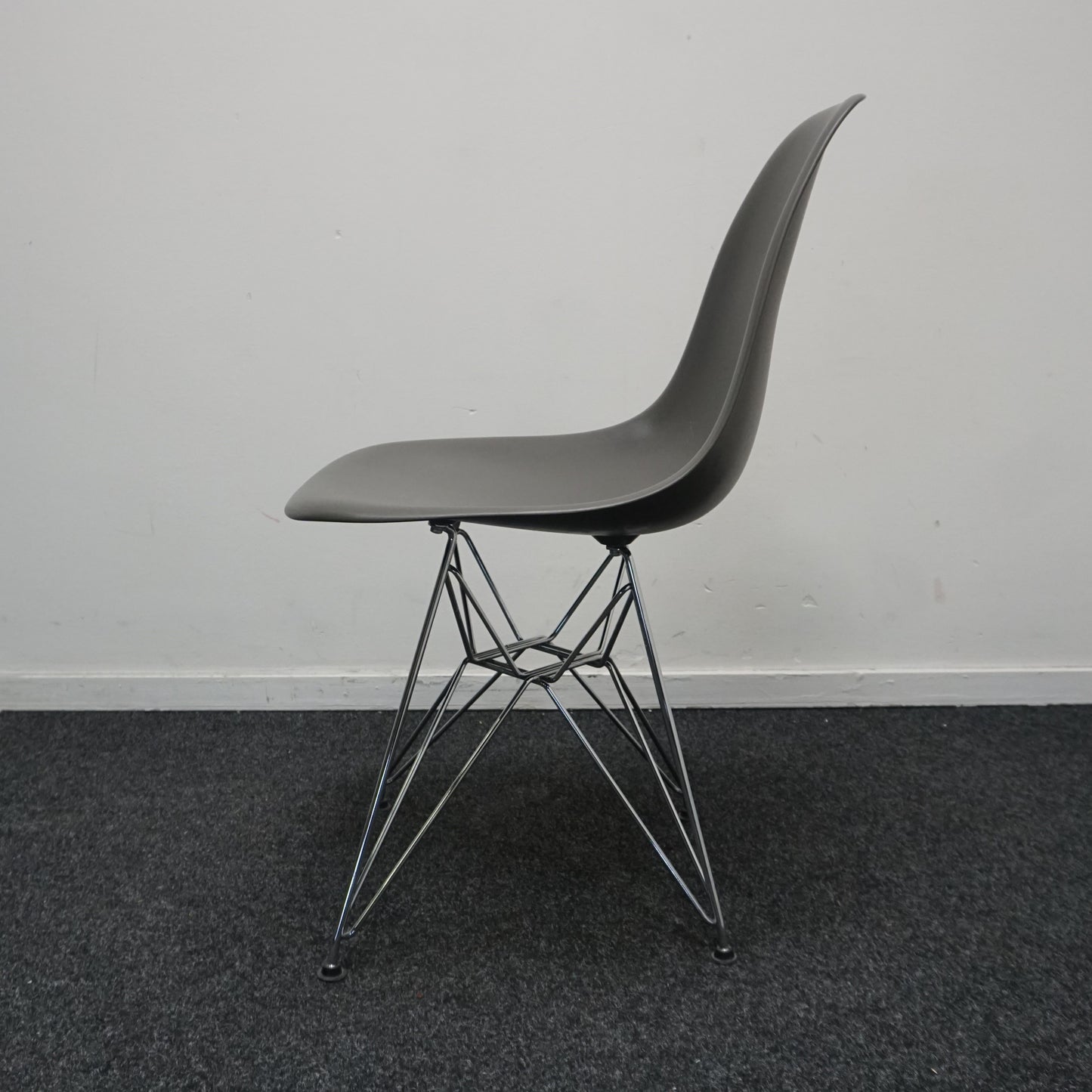 Vitra Eames DSR Design Stoel | Antraciet