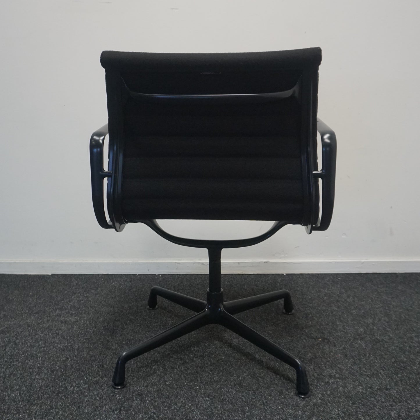 Vitra Eames EA 108 Design Vergaderstoel | Zwart / Zwart | Hopsak