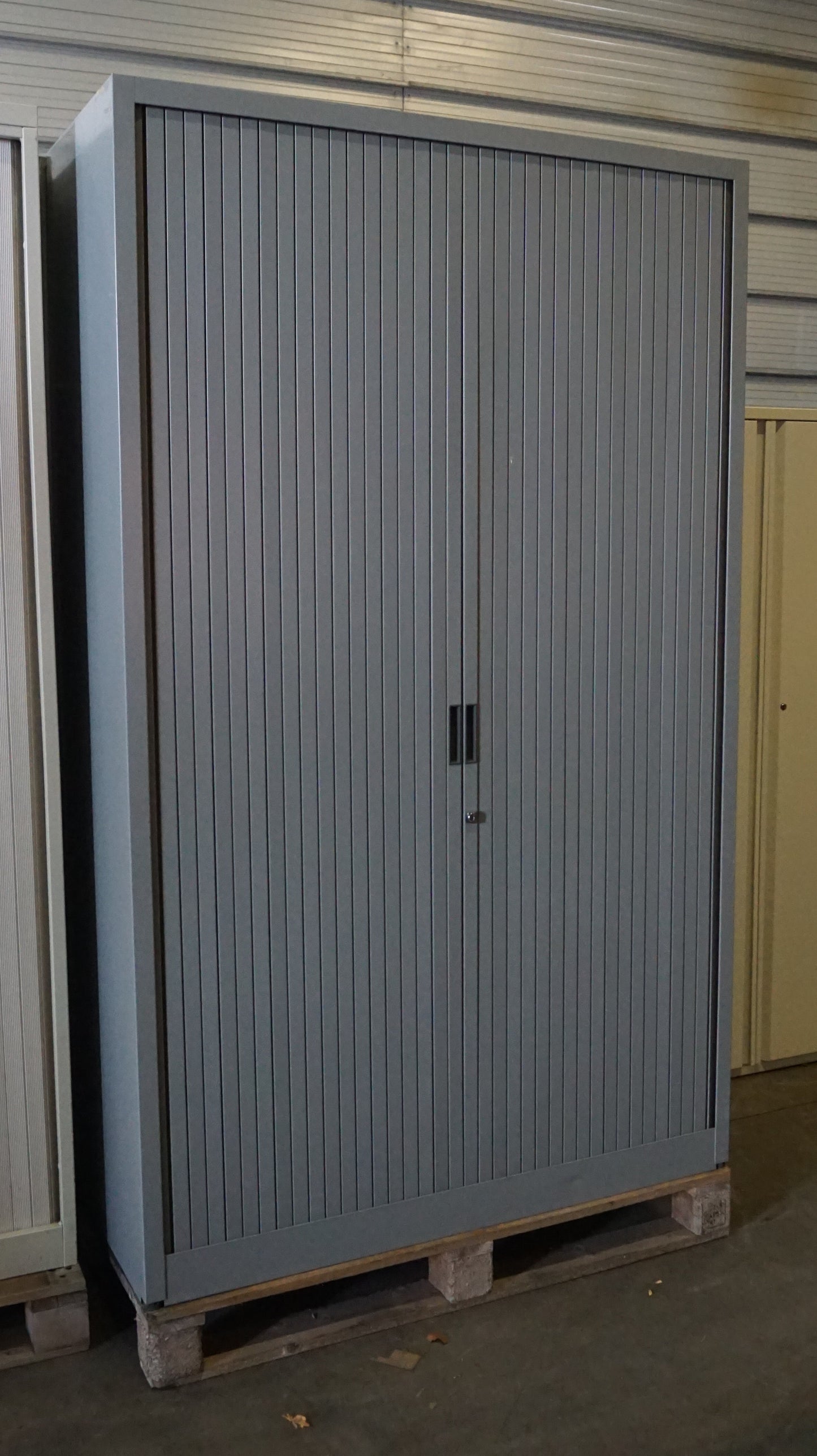 Aspa Roldeurkast | Archiefkast | 197 x 120 x 45 cm | Grijs