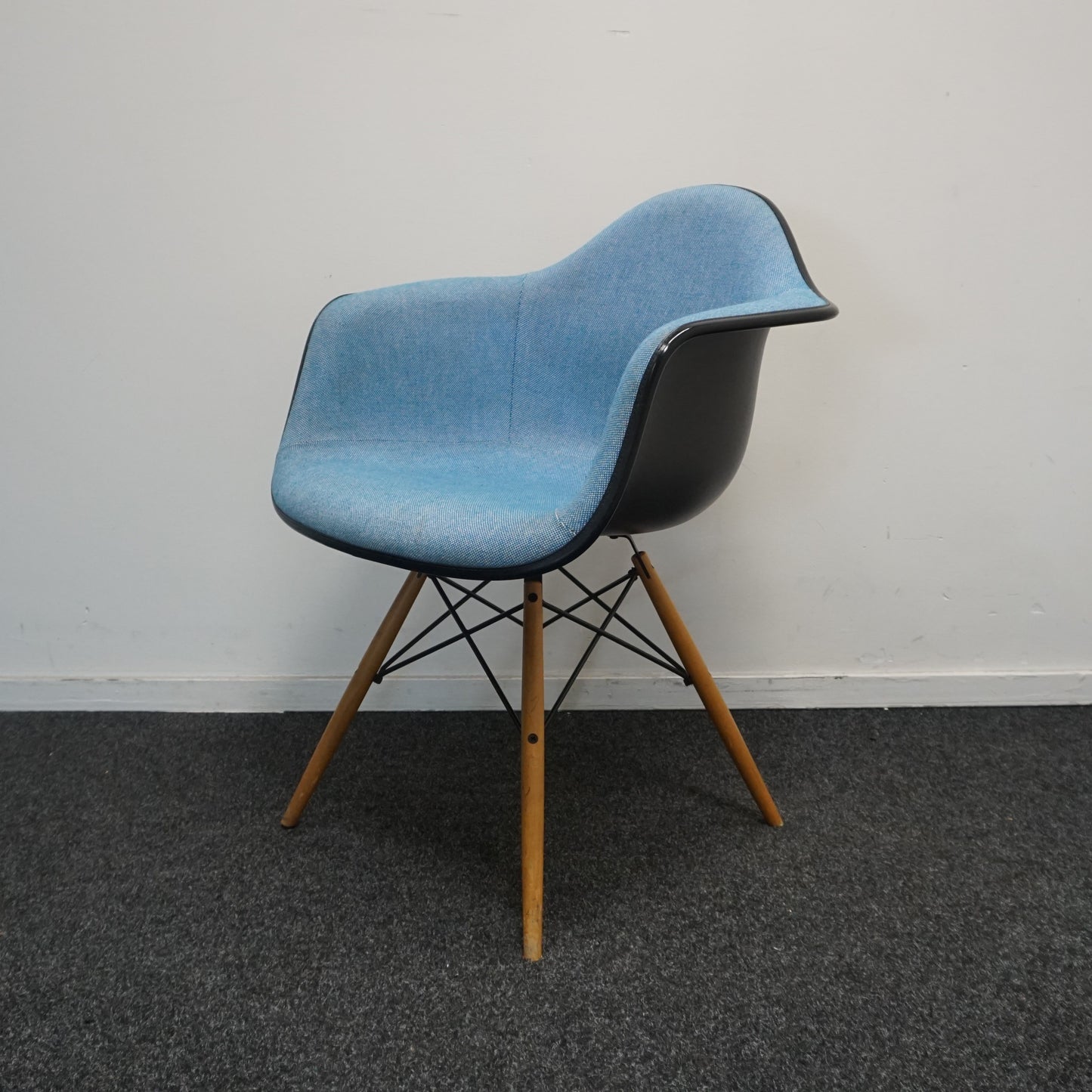 Vitra Eames DAW Design Stoel | Blauw / Zwart