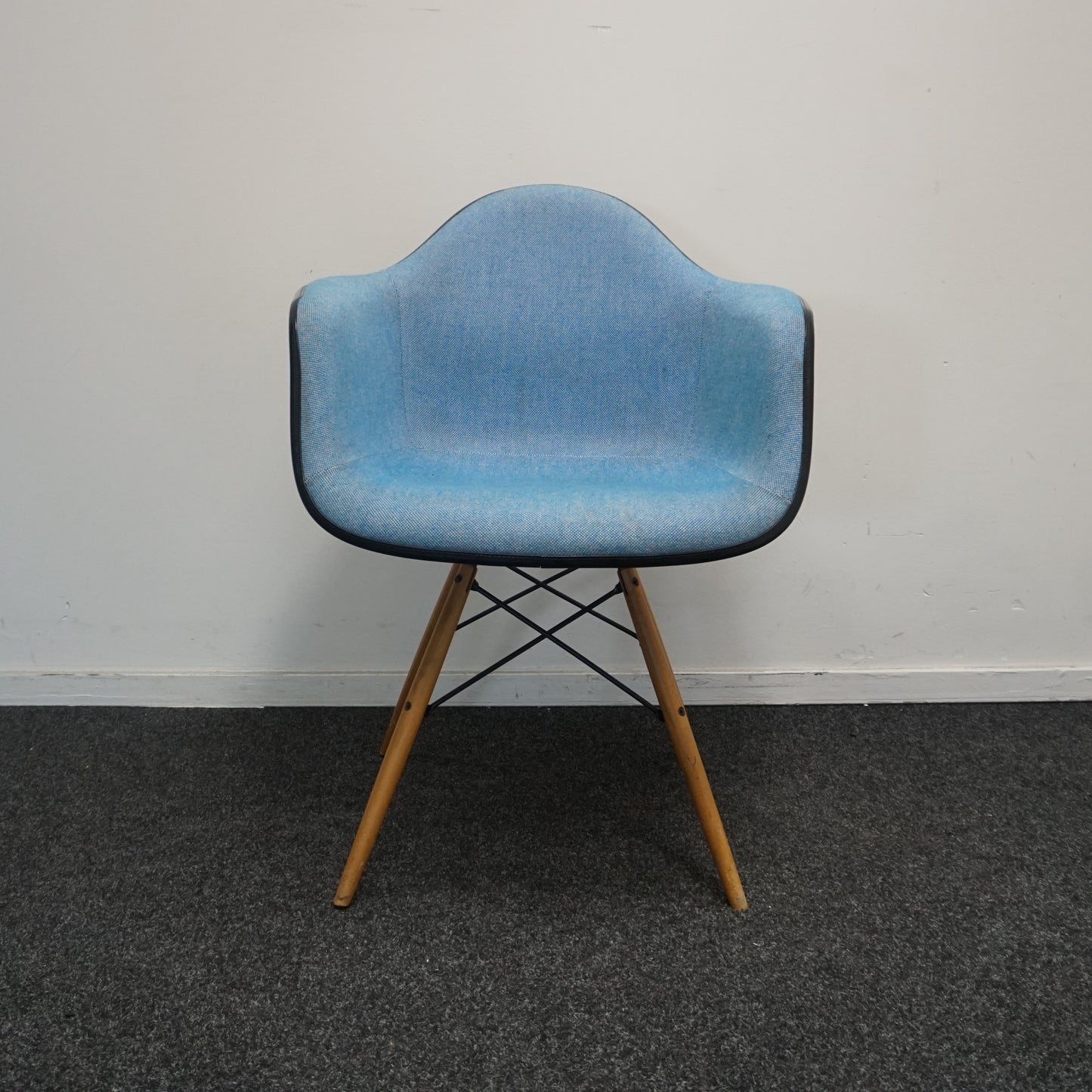 Vitra Eames DAW Design Stoel | Blauw / Zwart