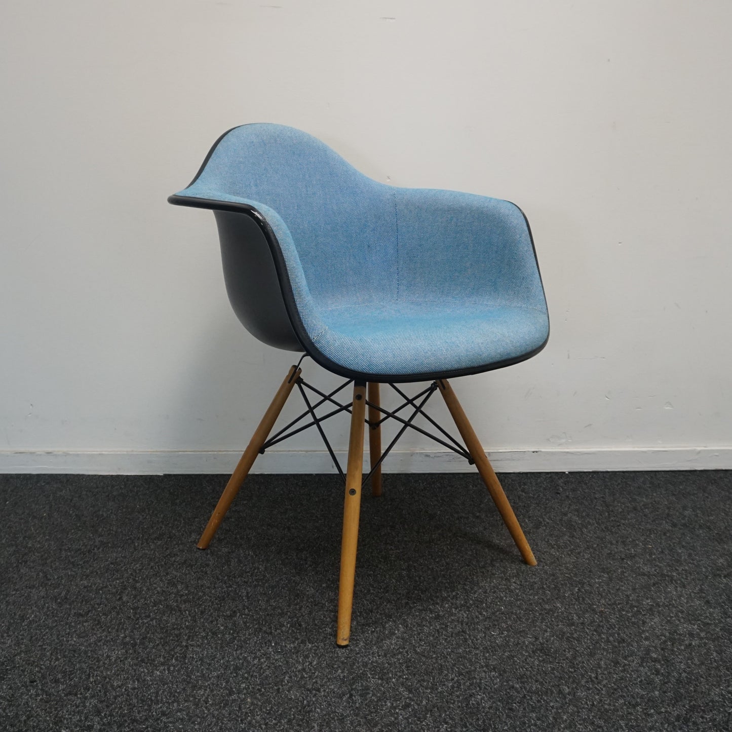 Vitra Eames DAW Design Stoel | Blauw / Zwart