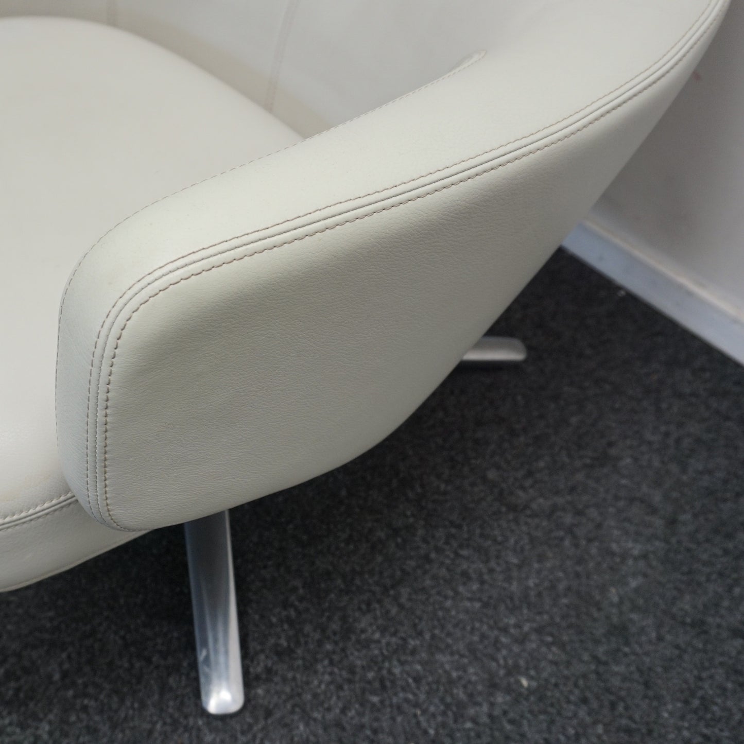 Vitra Grand Repos Design Fauteuil | Creme Wit Leer