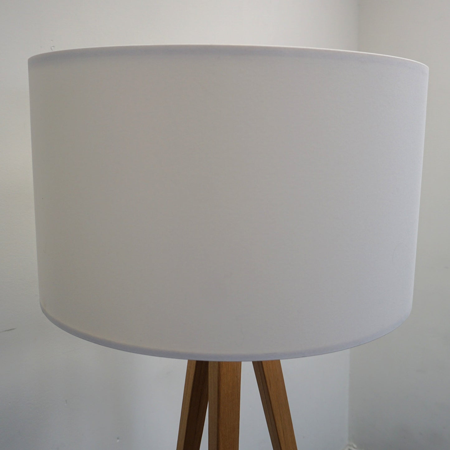 Zuiver Tripod Vloerlamp | Design Lamp | Wit / Hout