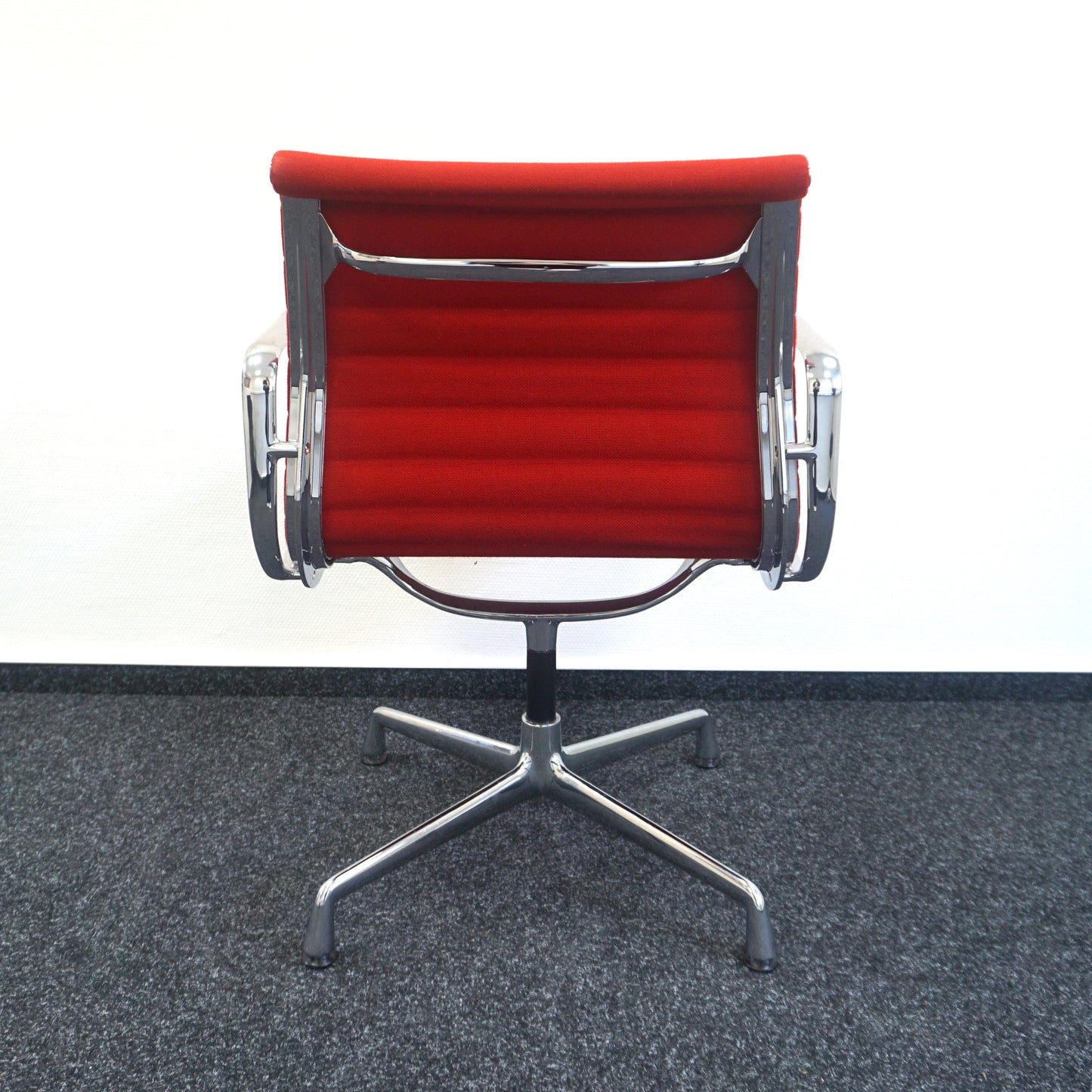Vitra EA 107 Design Vergaderstoel | Conferentiestoel | Rood