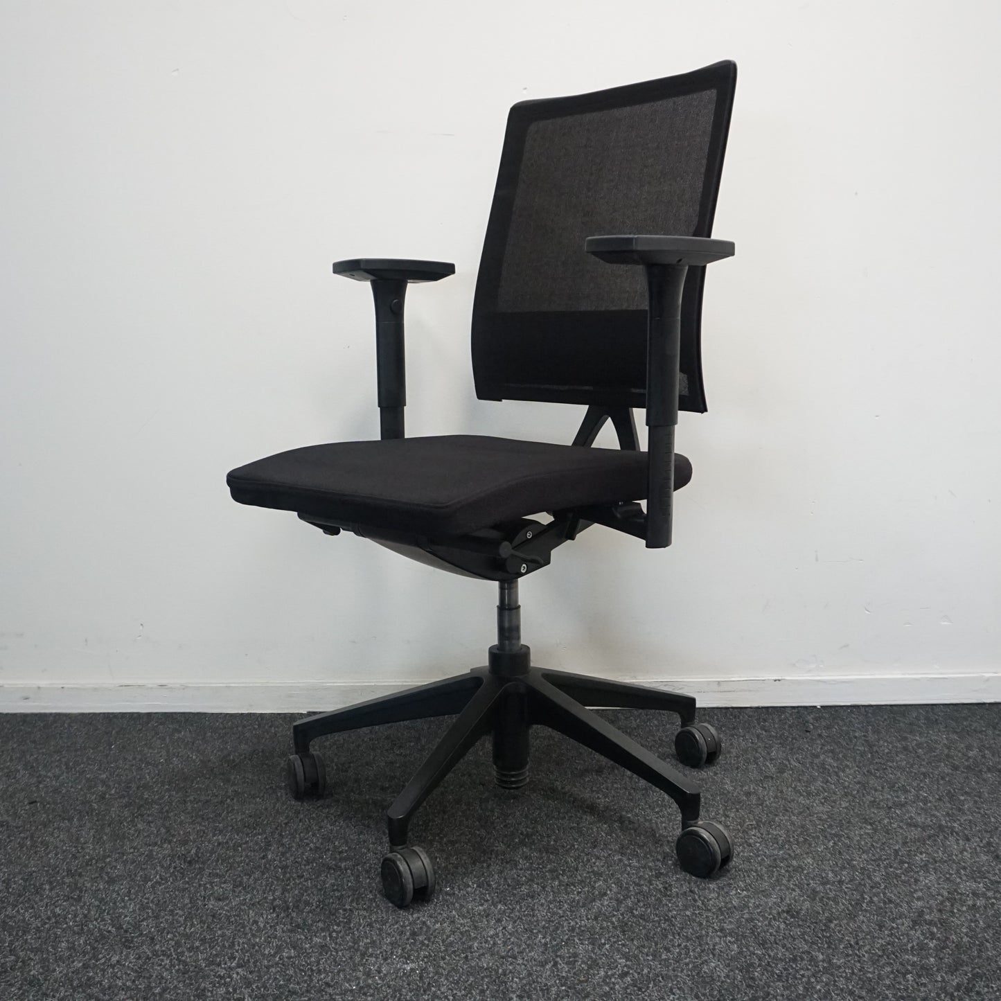 Sedus UM-100 Bureaustoel | Zwart | Netweave