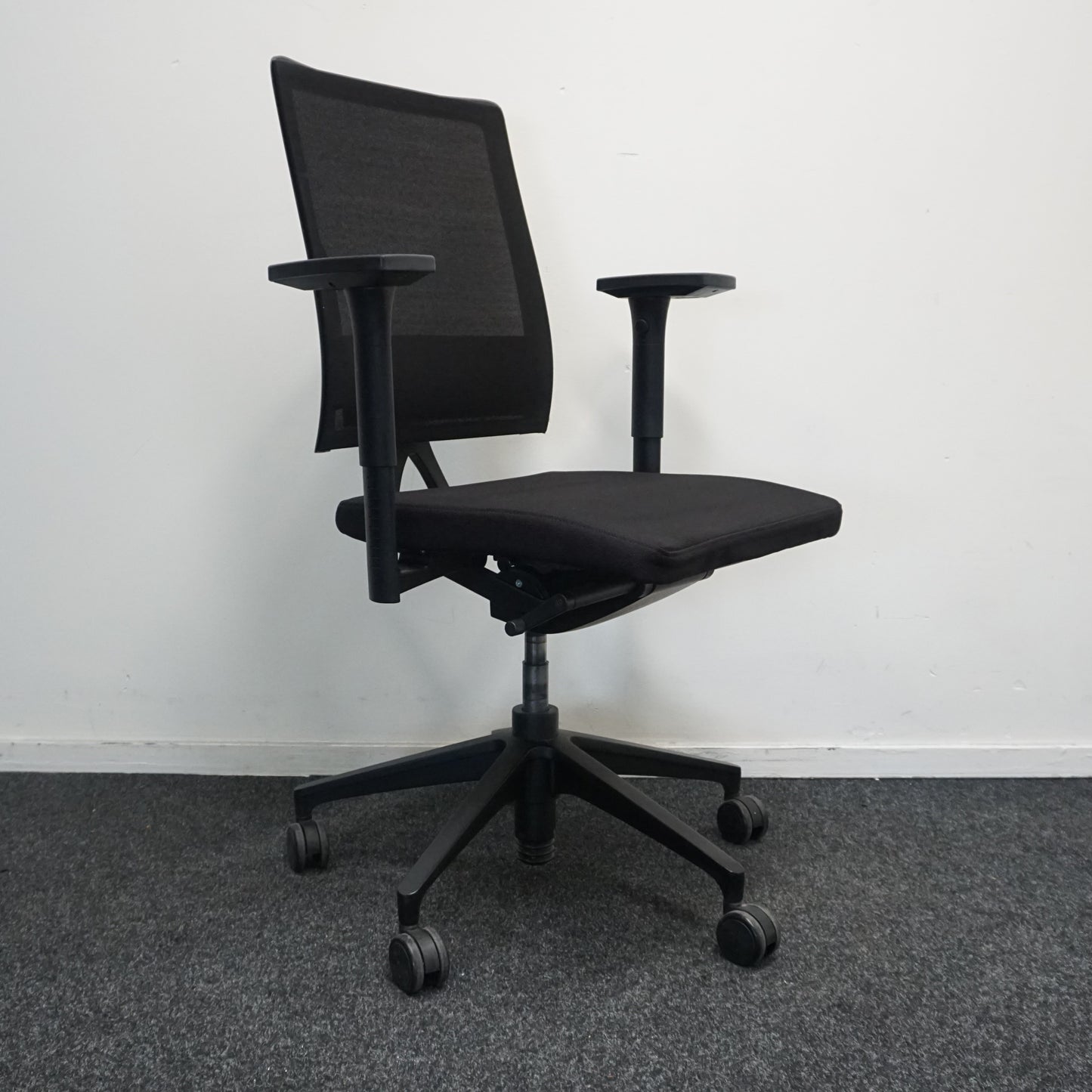 Sedus UM-100 Bureaustoel | Zwart | Netweave