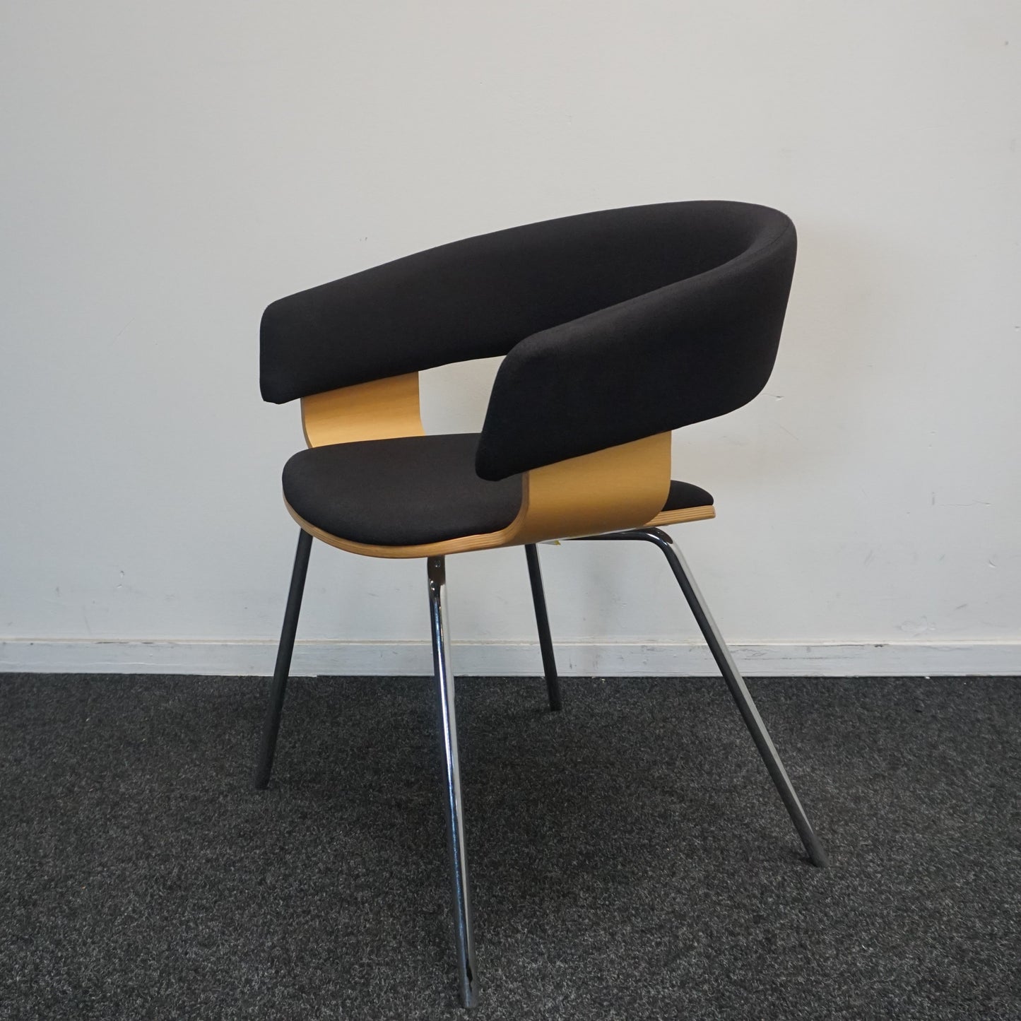 Allermuir A580 Mollie Design Stoel | Zwart / Eiken
