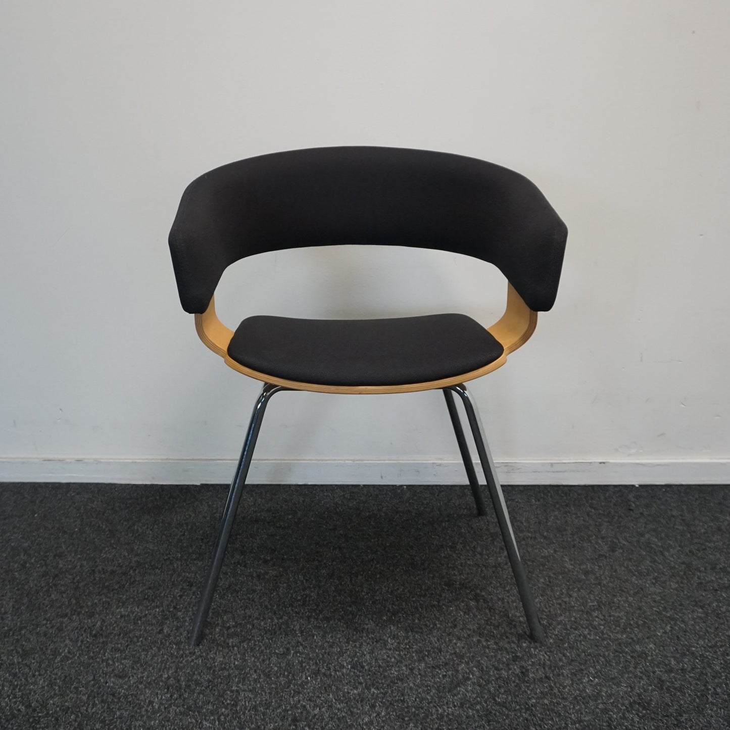 Allermuir A580 Mollie Design Stoel | Zwart / Eiken
