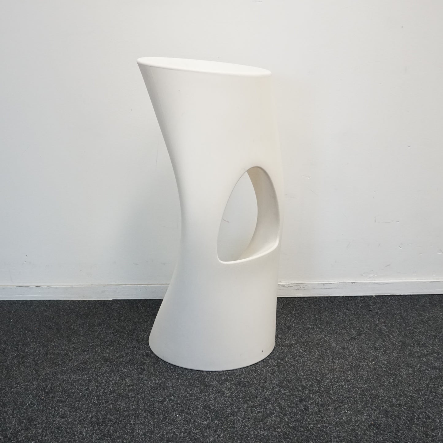 Mobles114 Barcelona Flod Design Barkruk | Wit | Zithoogte 77 cm