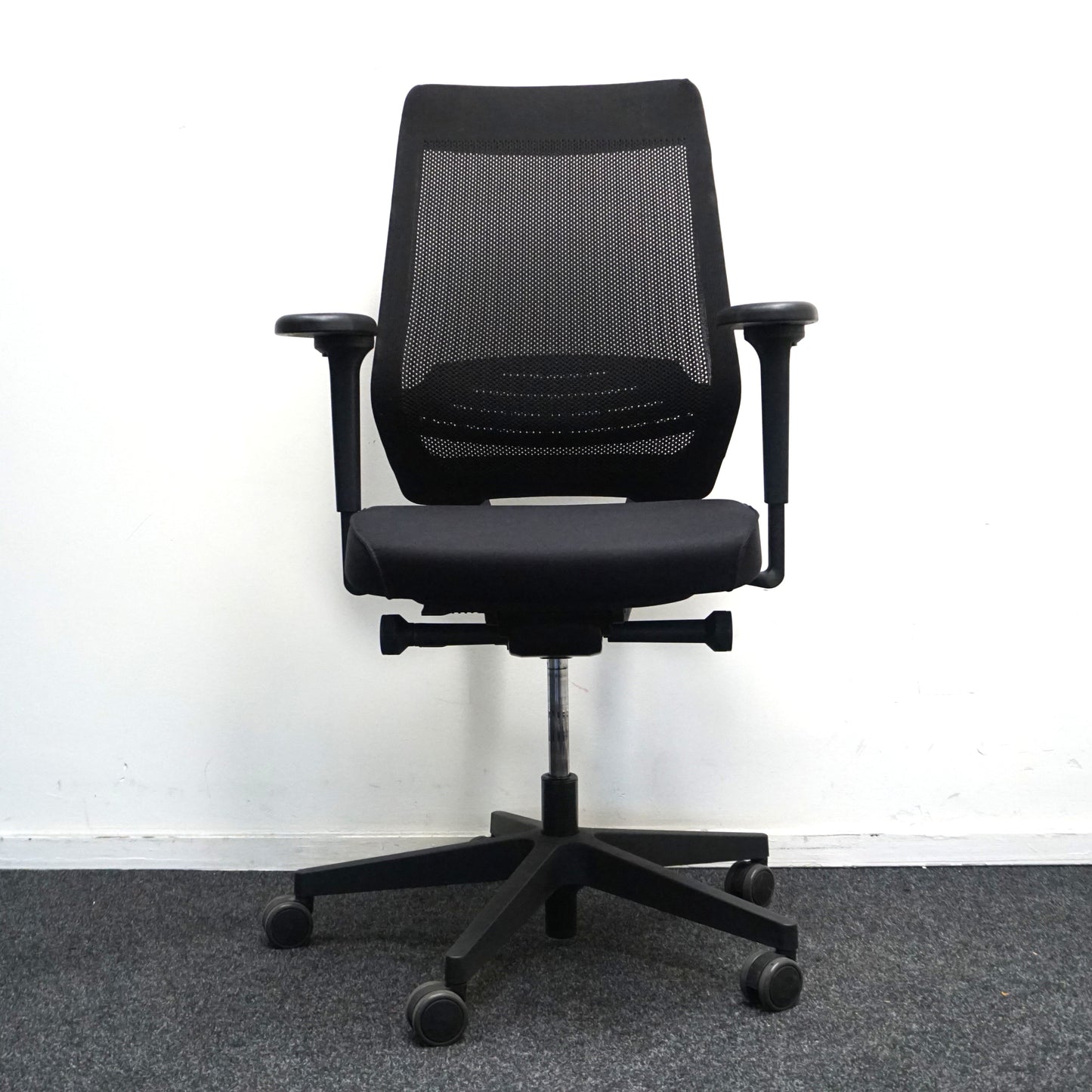 Interstuhl Bureaustoel JOYCEis3 model JC2N1 NPR1813 | Zwart
