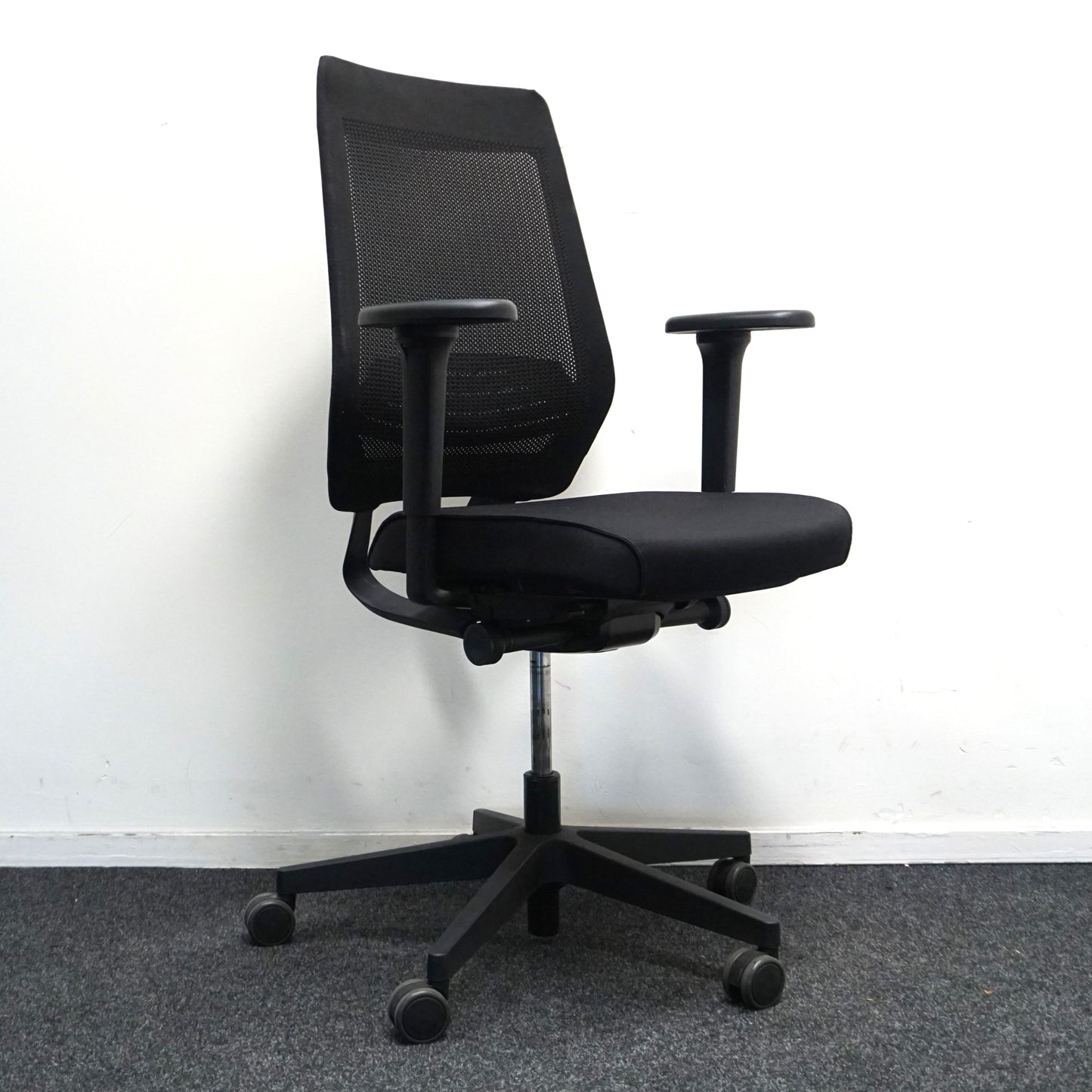 Interstuhl Bureaustoel JOYCEis3 model JC2N1 NPR1813 | Zwart
