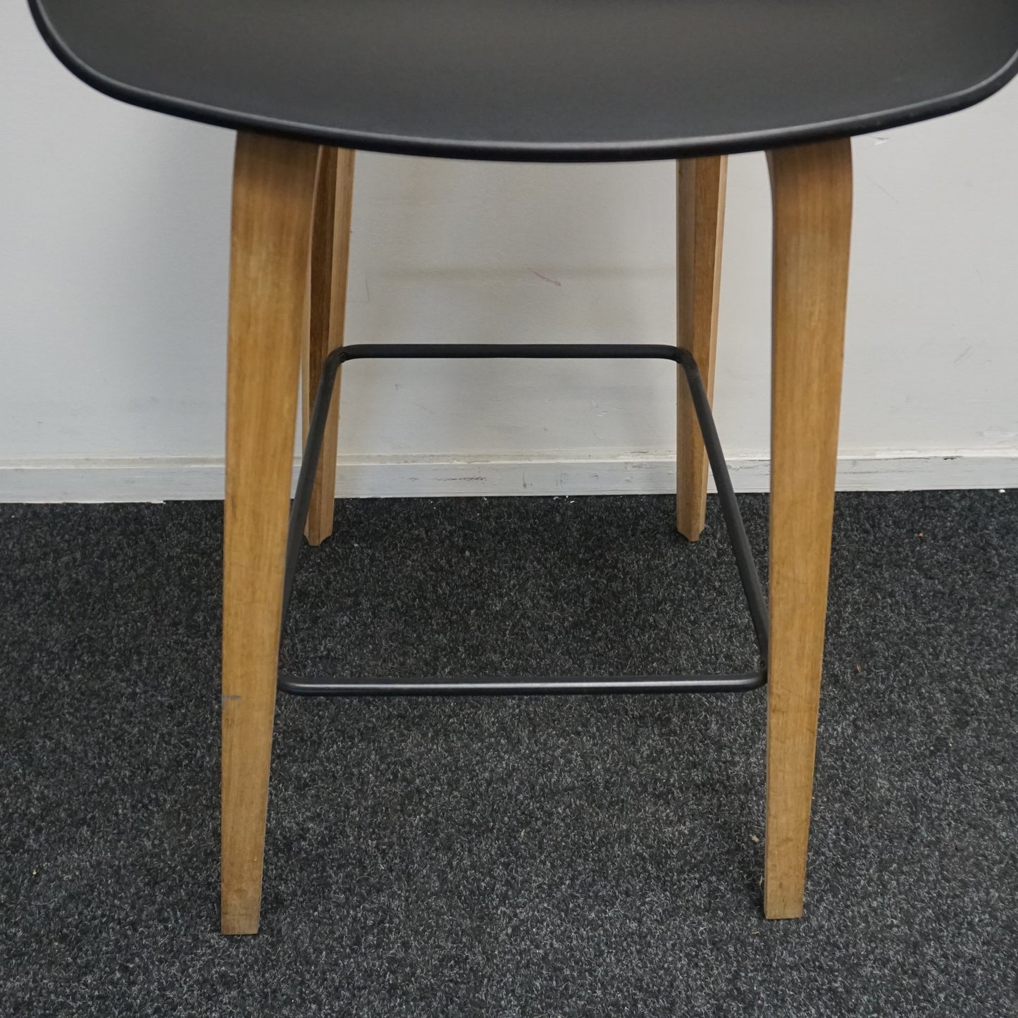 HAY About a Stool AAS32 Design Barkruk | Zwart / Eiken | Zithoogte 75 cm