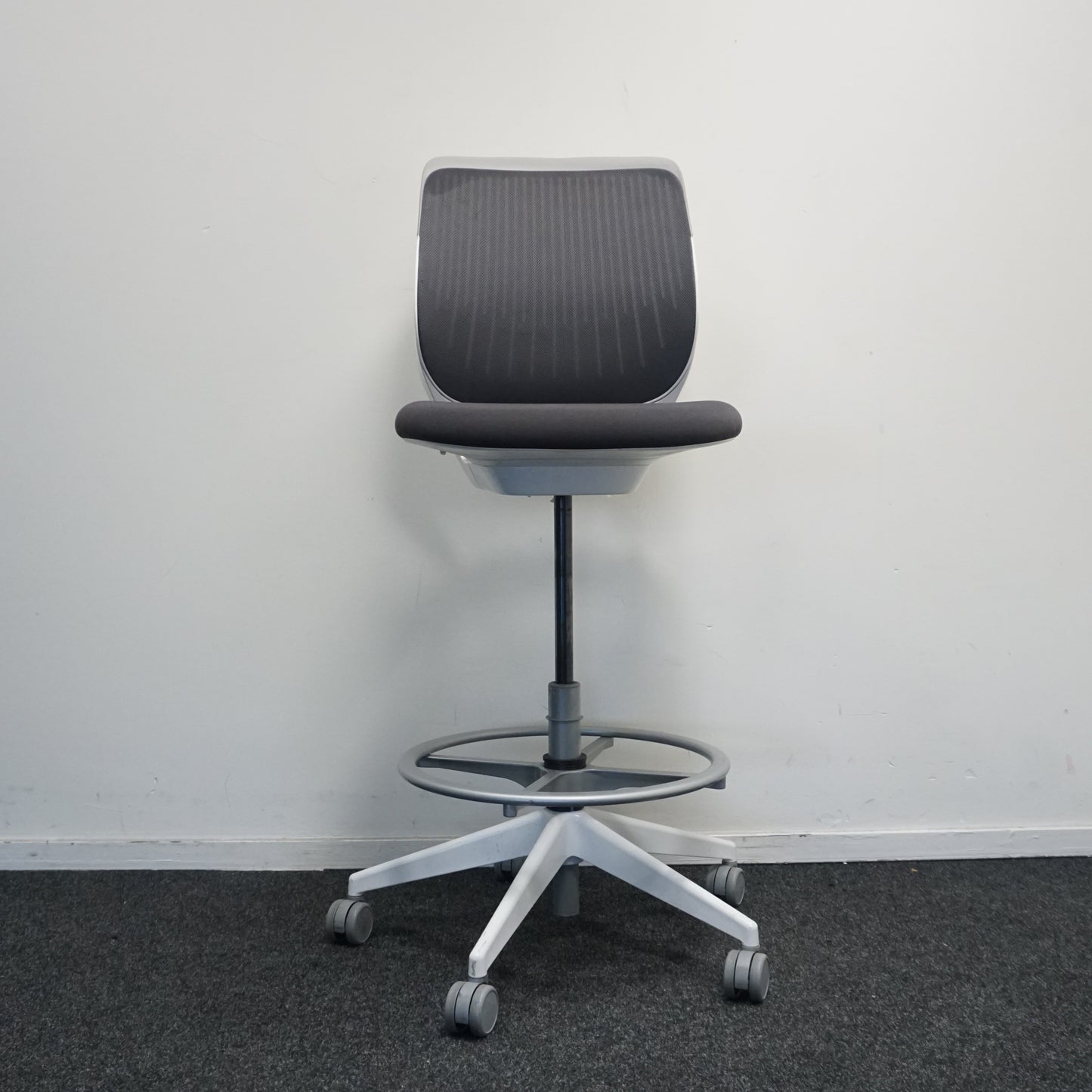 Steelcase Cobi Chair | Baliestoel | Grijs | Wit