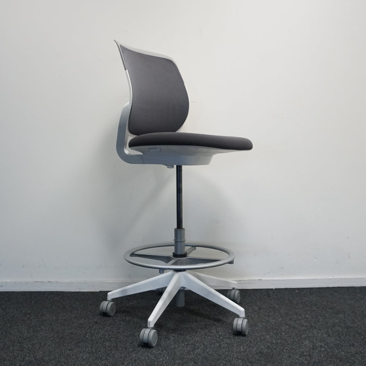 Steelcase Cobi Chair | Baliestoel | Grijs | Wit