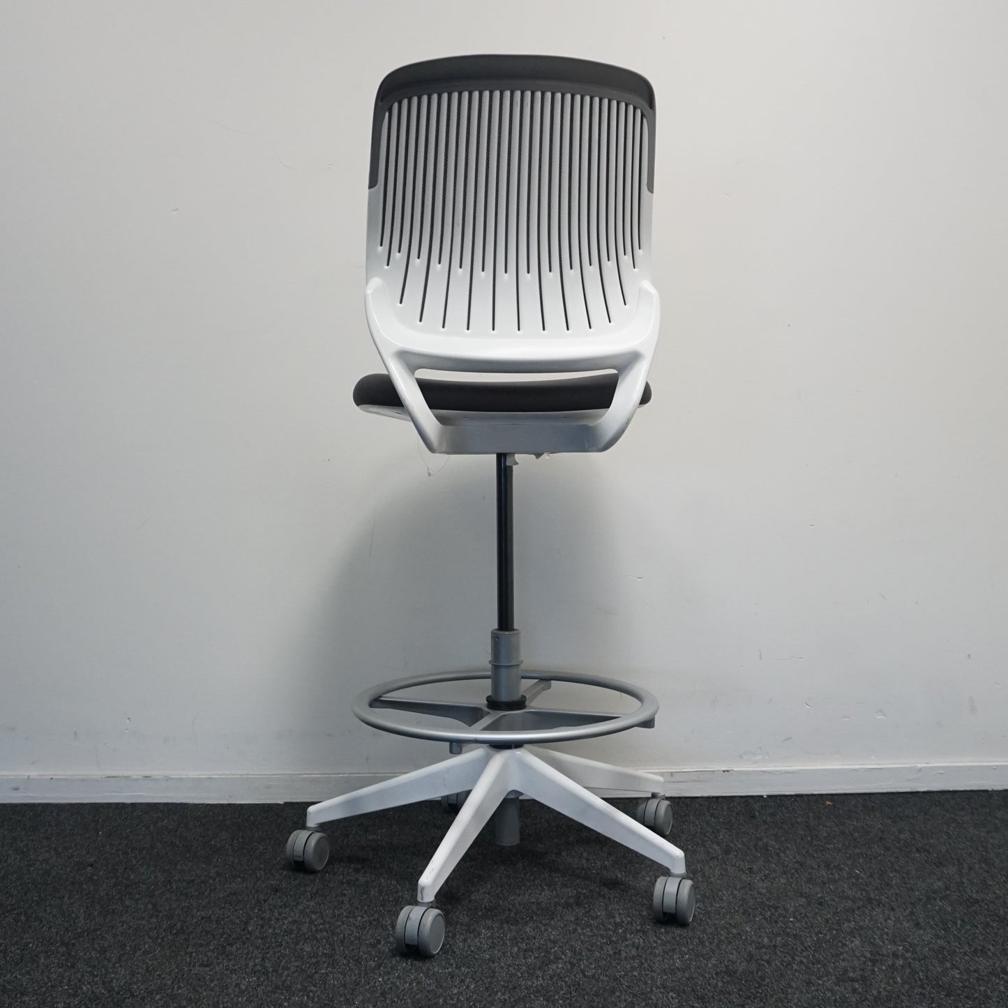 Steelcase Cobi Chair | Baliestoel | Grijs | Wit
