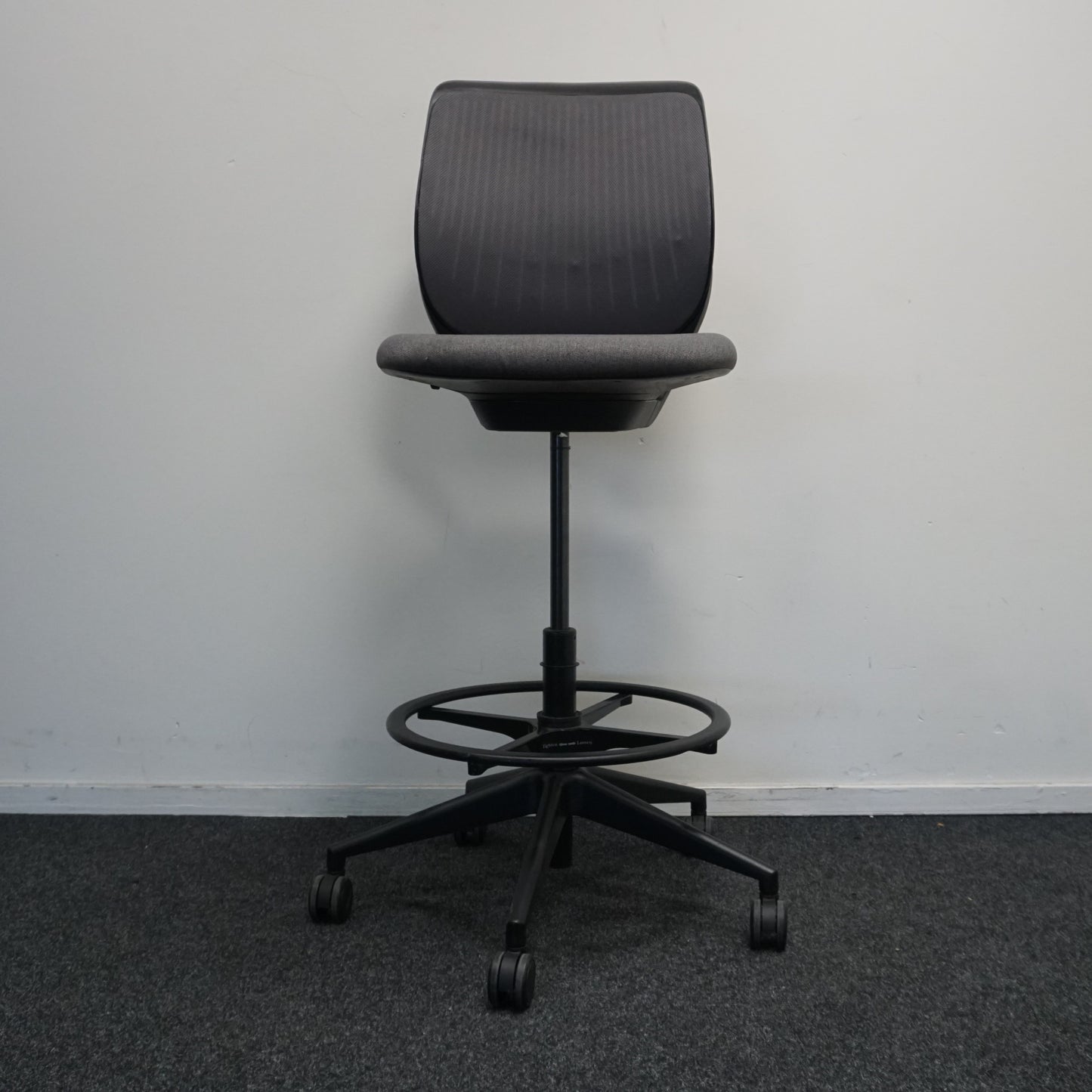 Steelcase Cobi Chair | Baliestoel | Donkergrijs | Zwart