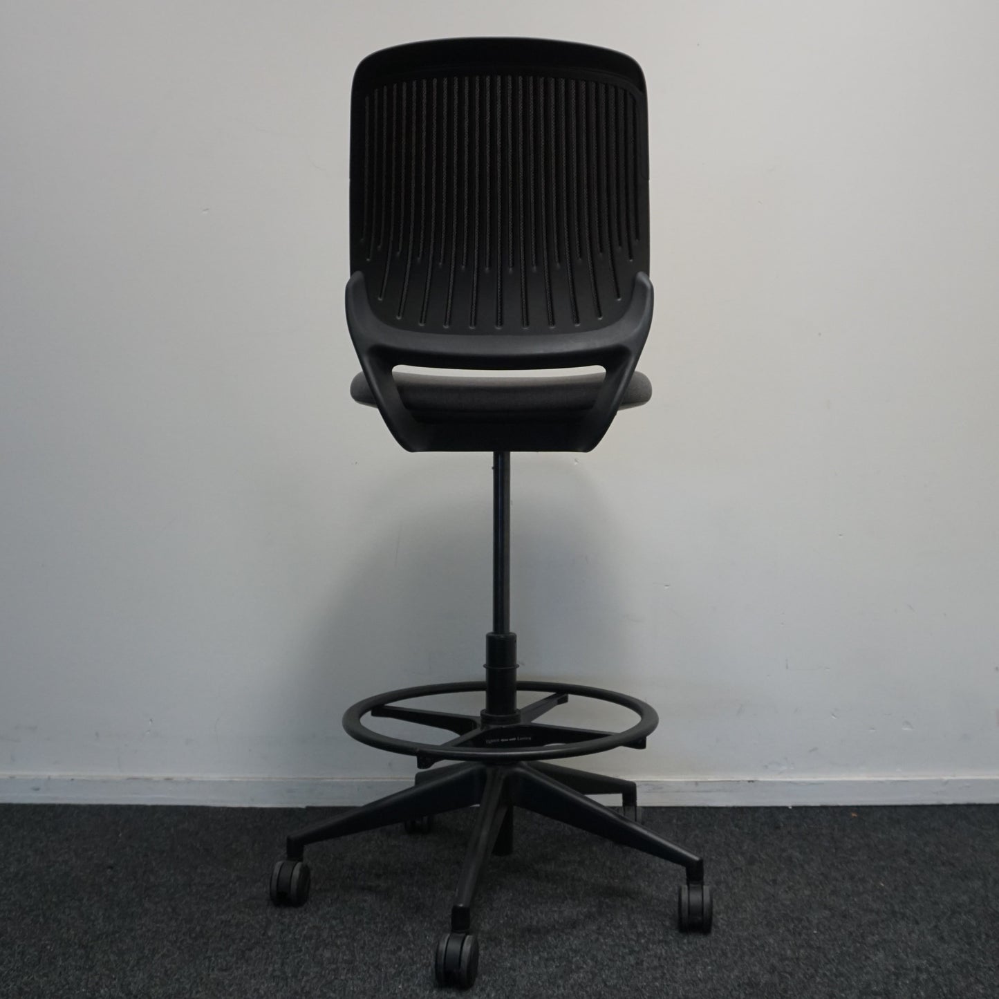 Steelcase Cobi Chair | Baliestoel | Donkergrijs | Zwart