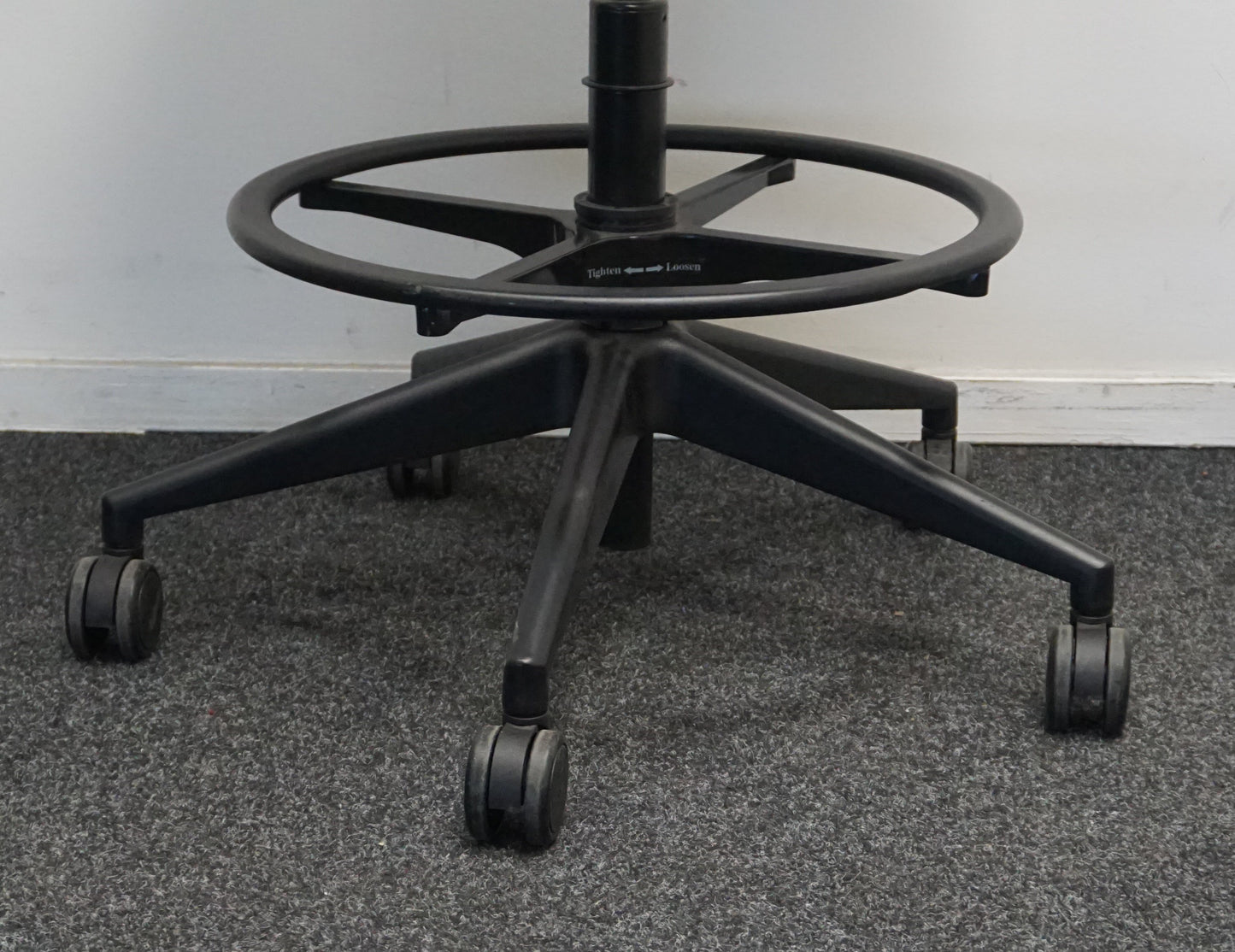 Steelcase Cobi Chair | Baliestoel | Donkergrijs | Zwart