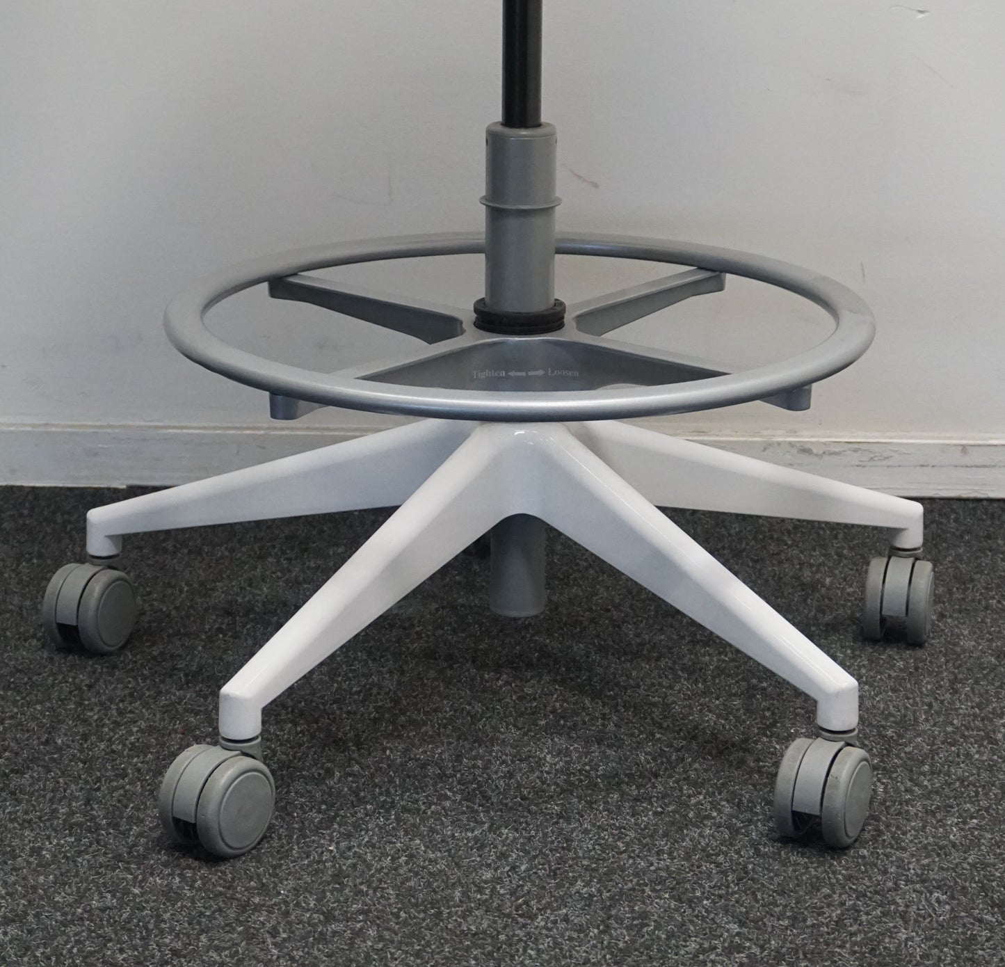 Steelcase Cobi Chair | Baliestoel | Grijs / Wit | Met Armsteunen