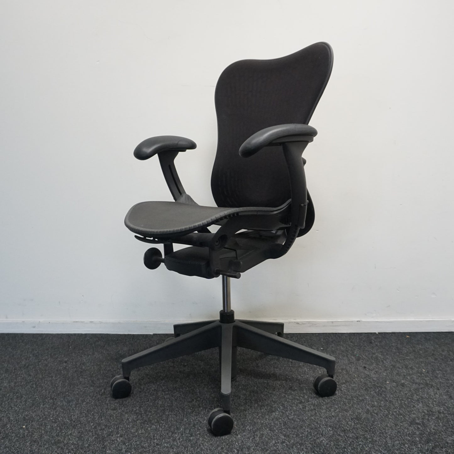 Herman Miller Mirra 2 Bureaustoel | Zwart / Antraciet | Mesh