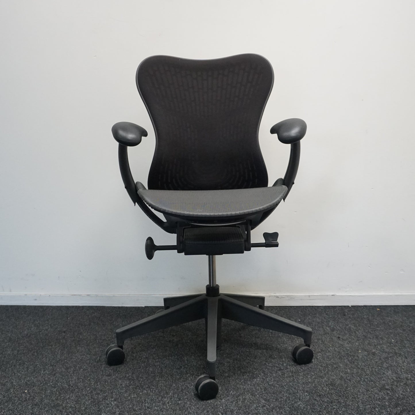 Herman Miller Mirra 2 Bureaustoel | Zwart / Antraciet | Mesh