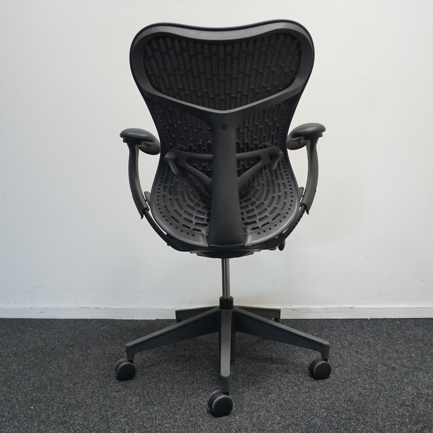 Herman Miller Mirra 2 Bureaustoel | Zwart / Antraciet | Mesh