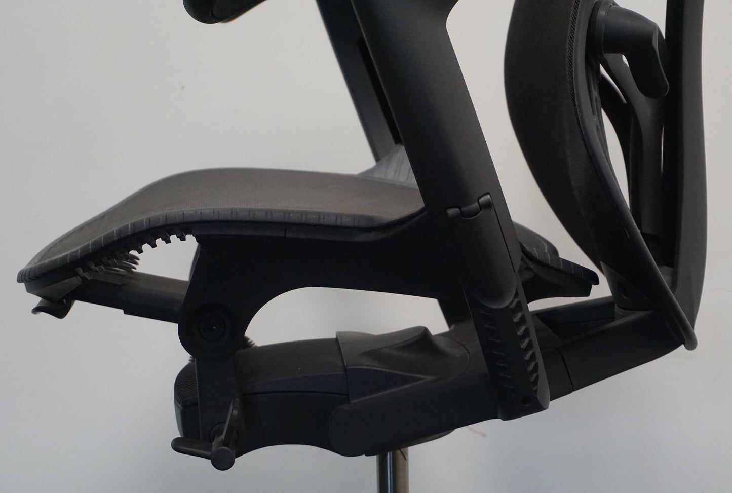 Herman Miller Mirra 2 Bureaustoel | Zwart / Antraciet | Mesh