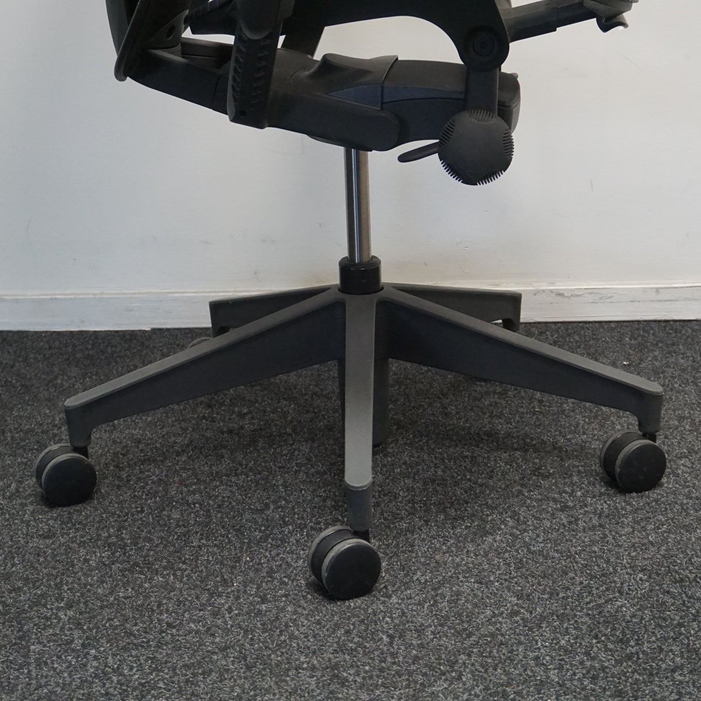 Herman Miller Mirra 2 Bureaustoel | Zwart / Antraciet | Mesh
