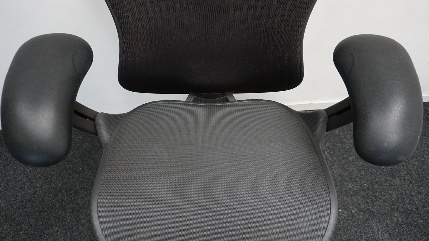 Herman Miller Mirra 2 Bureaustoel | Zwart / Antraciet | Mesh
