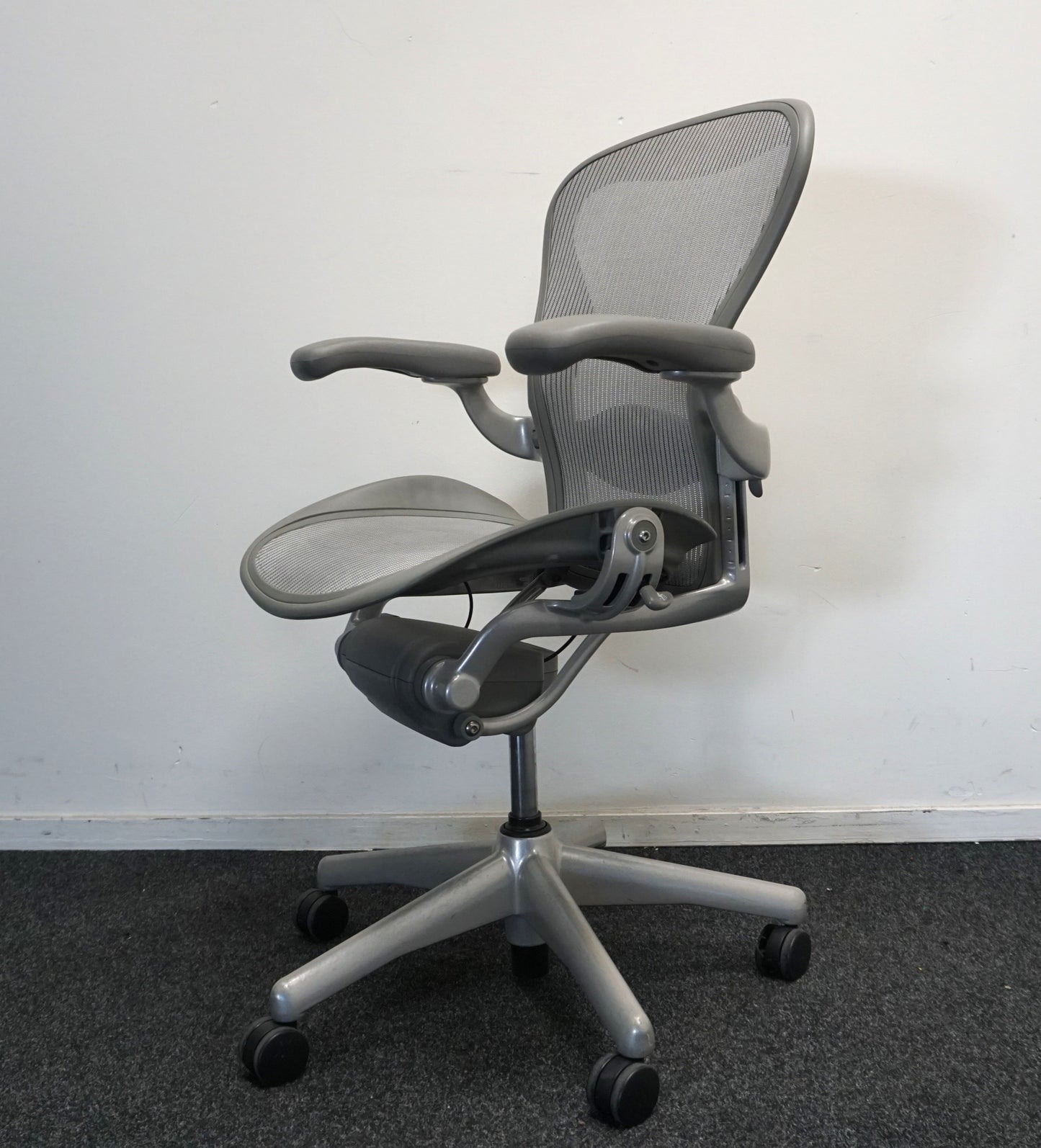 Herman Miller Aeron type B Bureaustoel | Ergonomisch | Titanium